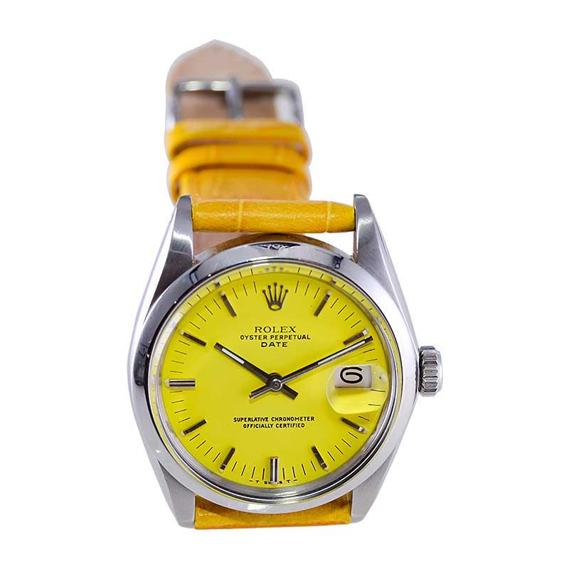 Rolex Montre Oyster Perpetual Date en acier inoxydable avec cadran jaune personnalisé, années 1970 en vente 3