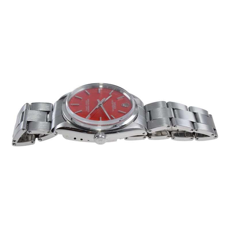 Rolex Montre Oyster Perpetual en acier inoxydable avec cadran rouge fini sur mesure, années 1960 en vente 1