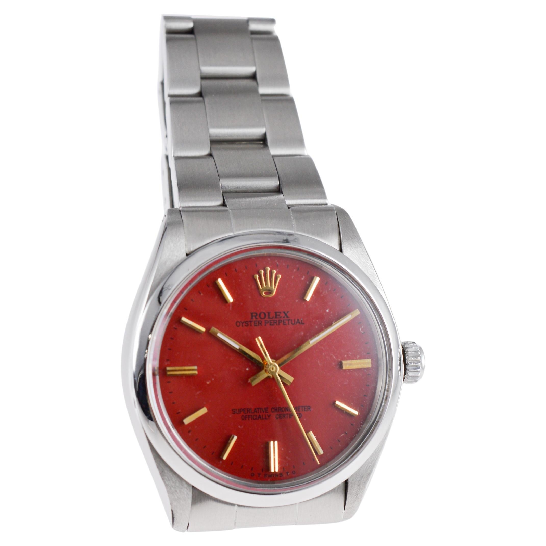 Rolex Oyster Perpetual in acciaio inossidabile con quadrante rosso personalizzato, circa anni '70 in vendita 5