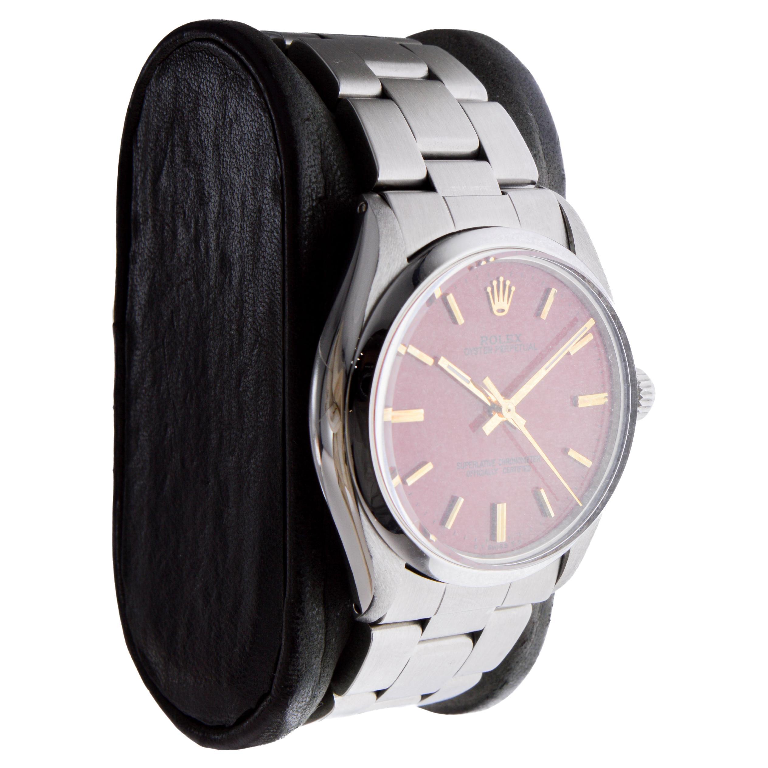 FABBRICA / CASA: Rolex Watch Company
STILE / REFERENZA: Oyster Perpetual / Referenza 1002
METALLO / MATERIALE: Acciaio inossidabile
CIRCA / ANNO: 1970
DIMENSIONI: Lunghezza 39 mm 