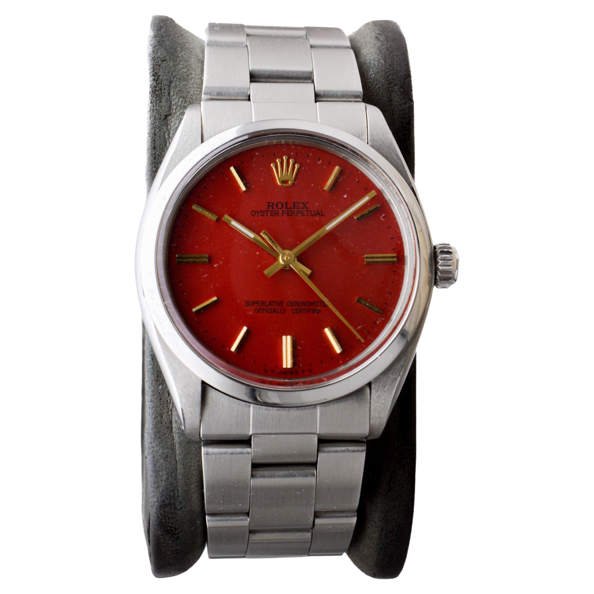 Rolex Oyster Perpetual in acciaio inossidabile con quadrante rosso personalizzato, circa anni '70 In condizioni ottime in vendita a Long Beach, CA