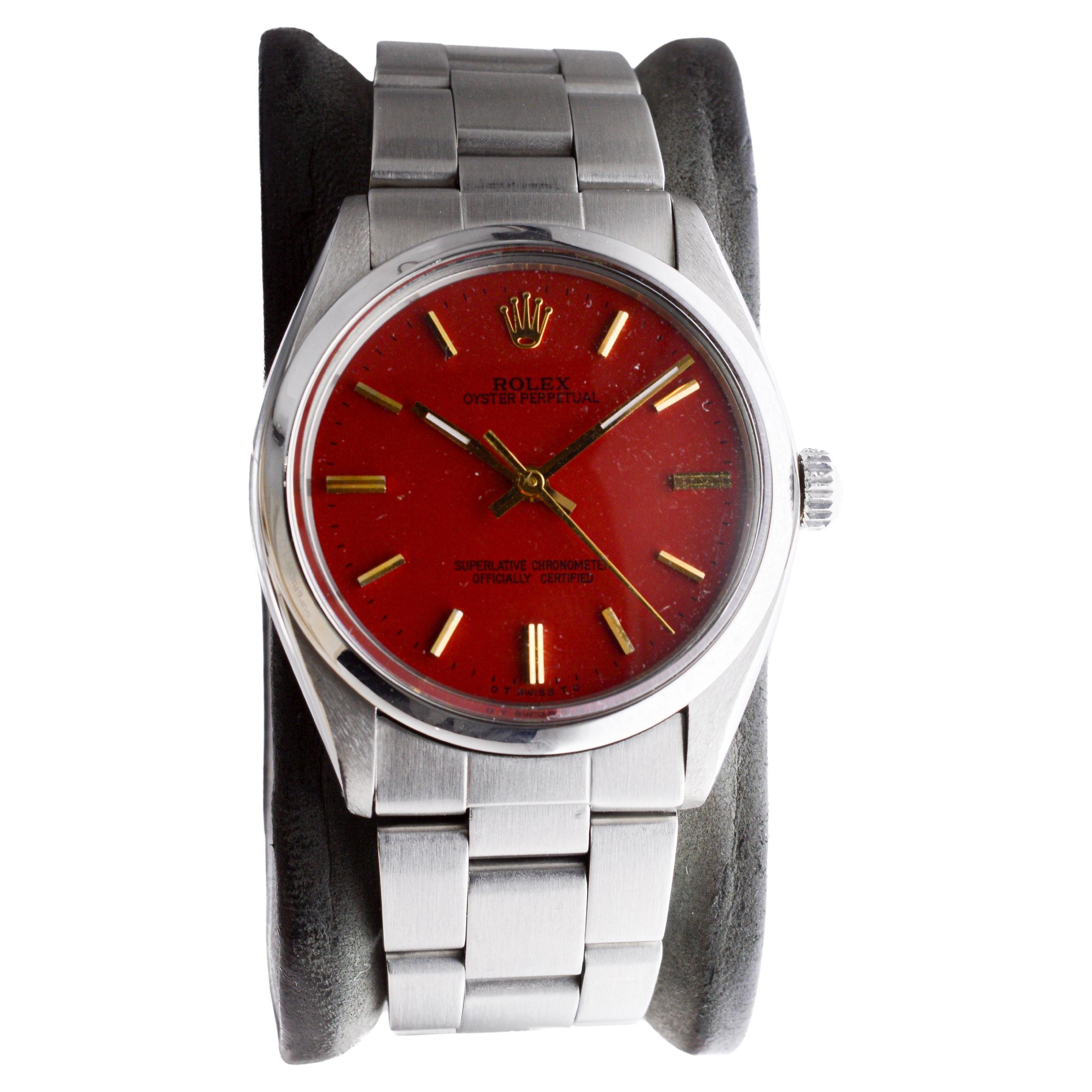 da uomo o donna Rolex Oyster Perpetual in acciaio inossidabile con quadrante rosso personalizzato, circa anni '70 in vendita