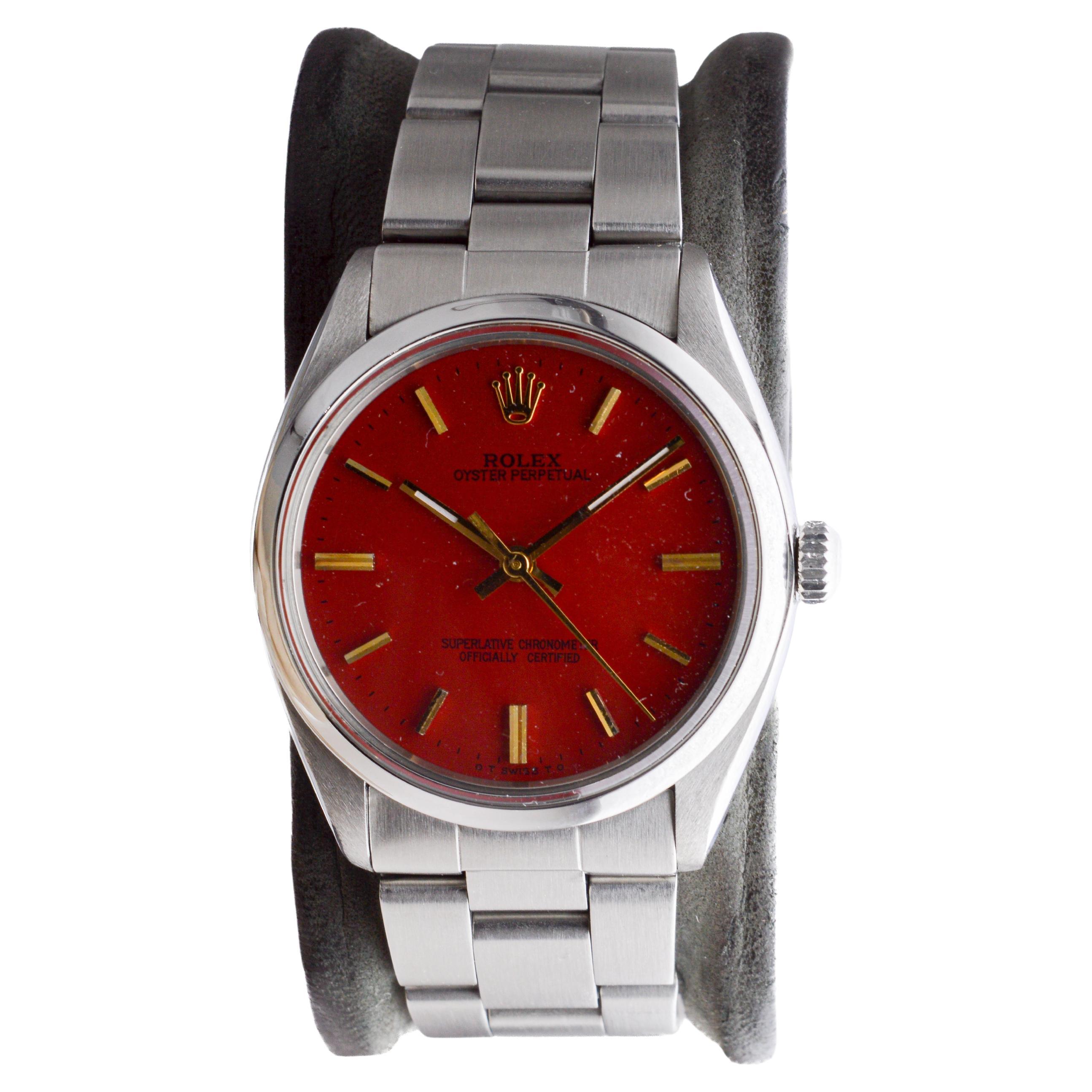 Rolex Oyster Perpetual in acciaio inossidabile con quadrante rosso personalizzato, circa anni '70 in vendita 2