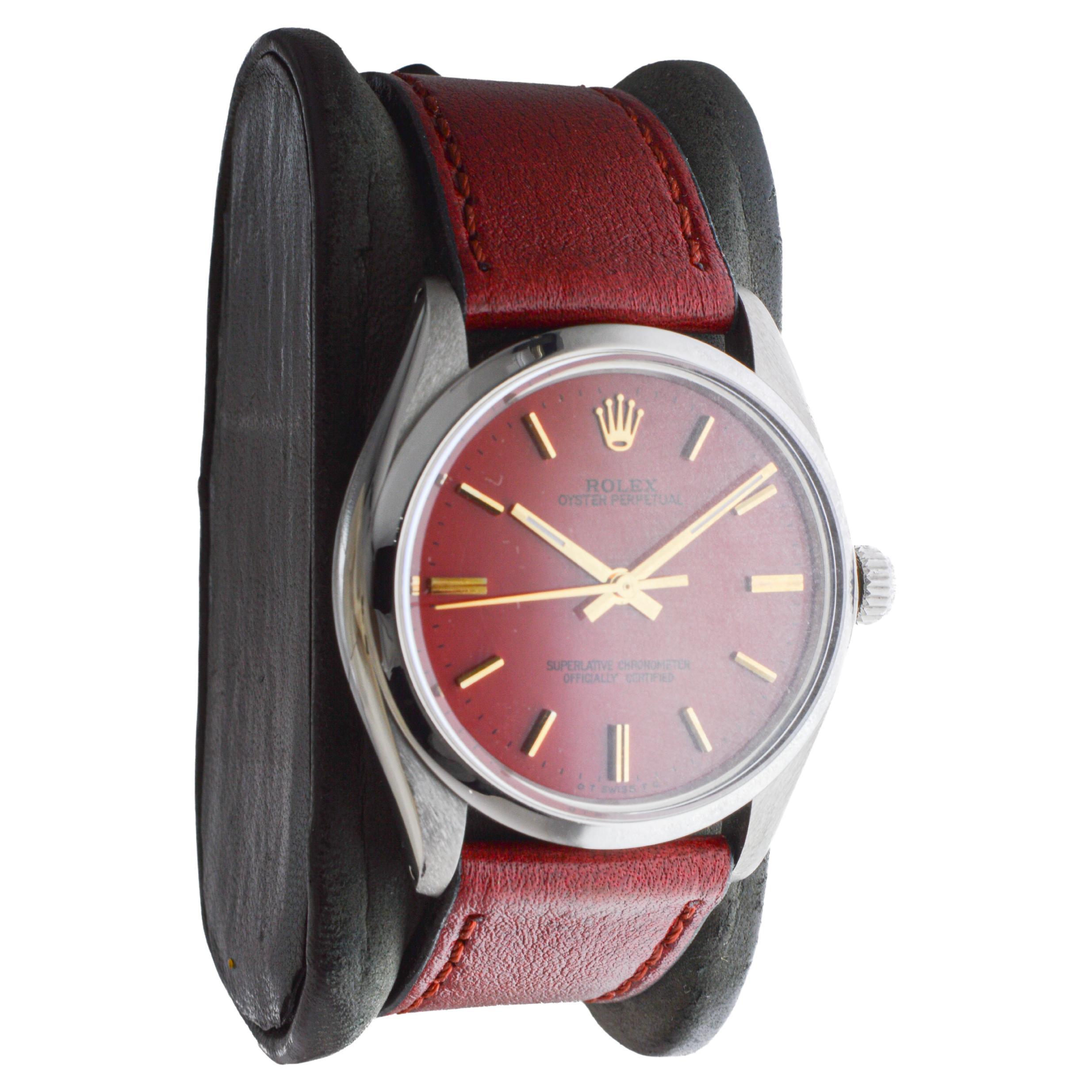 Rolex Edelstahl Oyster Perpetual mit benutzerdefinierten roten Zifferblatt circa 1970's im Angebot 3