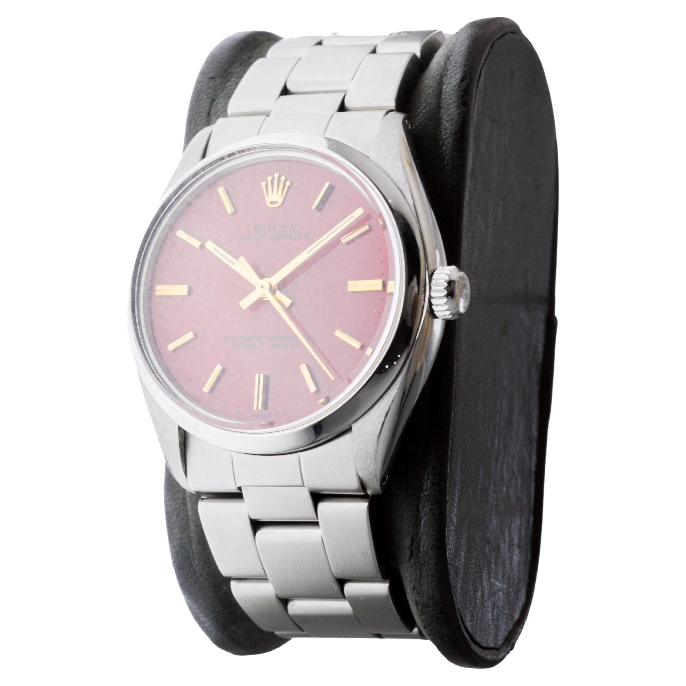 Rolex Oyster Perpetual in acciaio inossidabile con quadrante rosso personalizzato, circa anni '70 in vendita 3