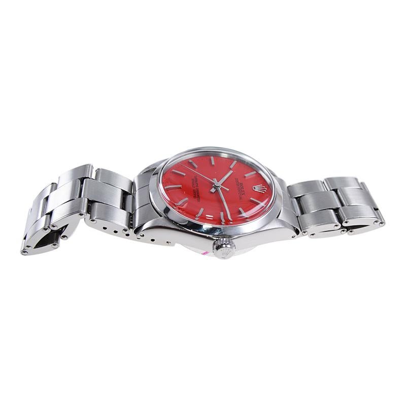 Rolex Oyster Perpetual en acier inoxydable avec cadran rouge personnalisé circa, 1960's en vente 1