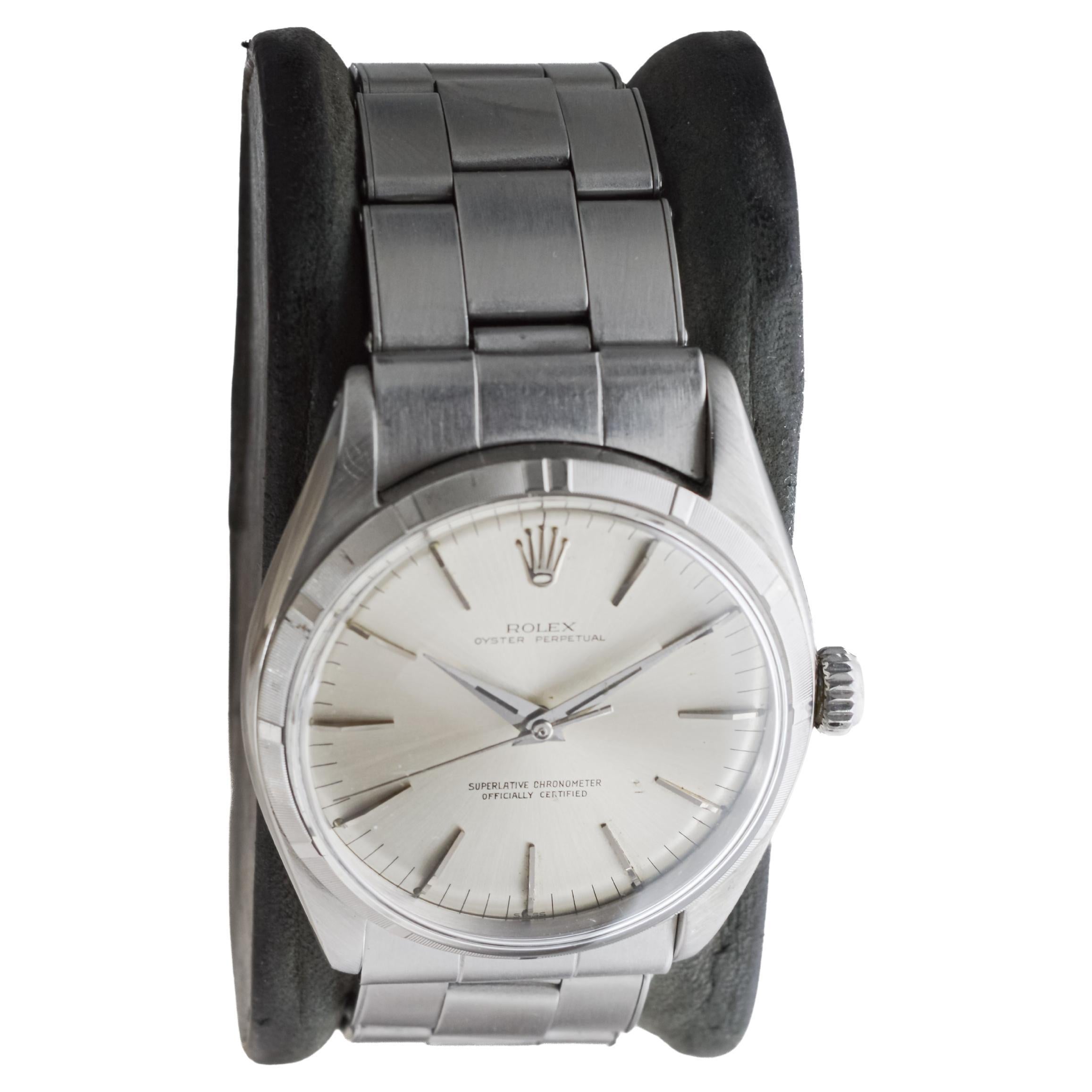 Rolex Oyster Perpetual avec moteur rare et lunette tournée, 1957 Excellent état - En vente à Long Beach, CA