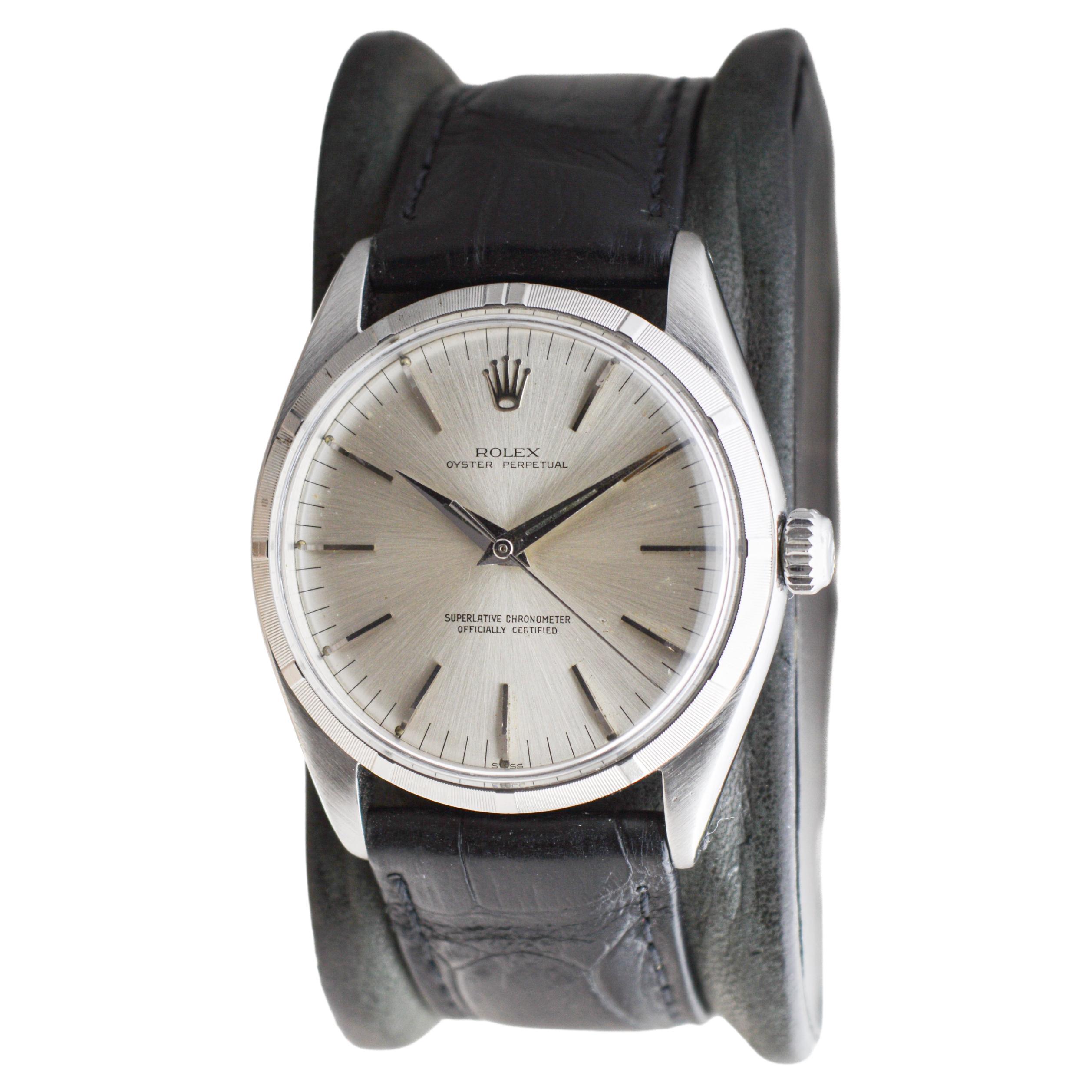 Rolex Oyster Perpetual avec moteur rare et lunette tournée, 1957 Excellent état - En vente à Long Beach, CA