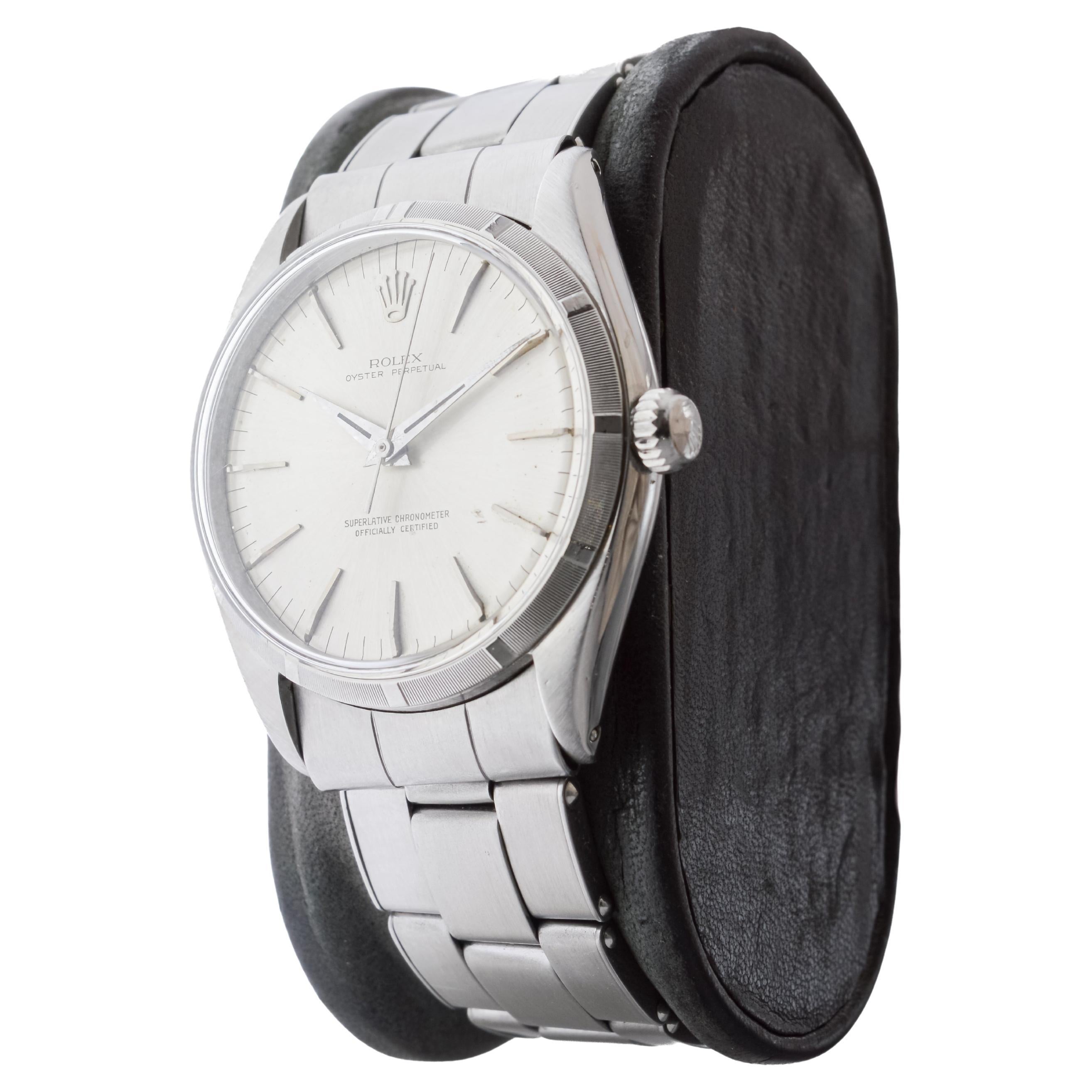 Rolex Oyster Perpetual avec moteur rare et lunette tournée, 1957 en vente 3