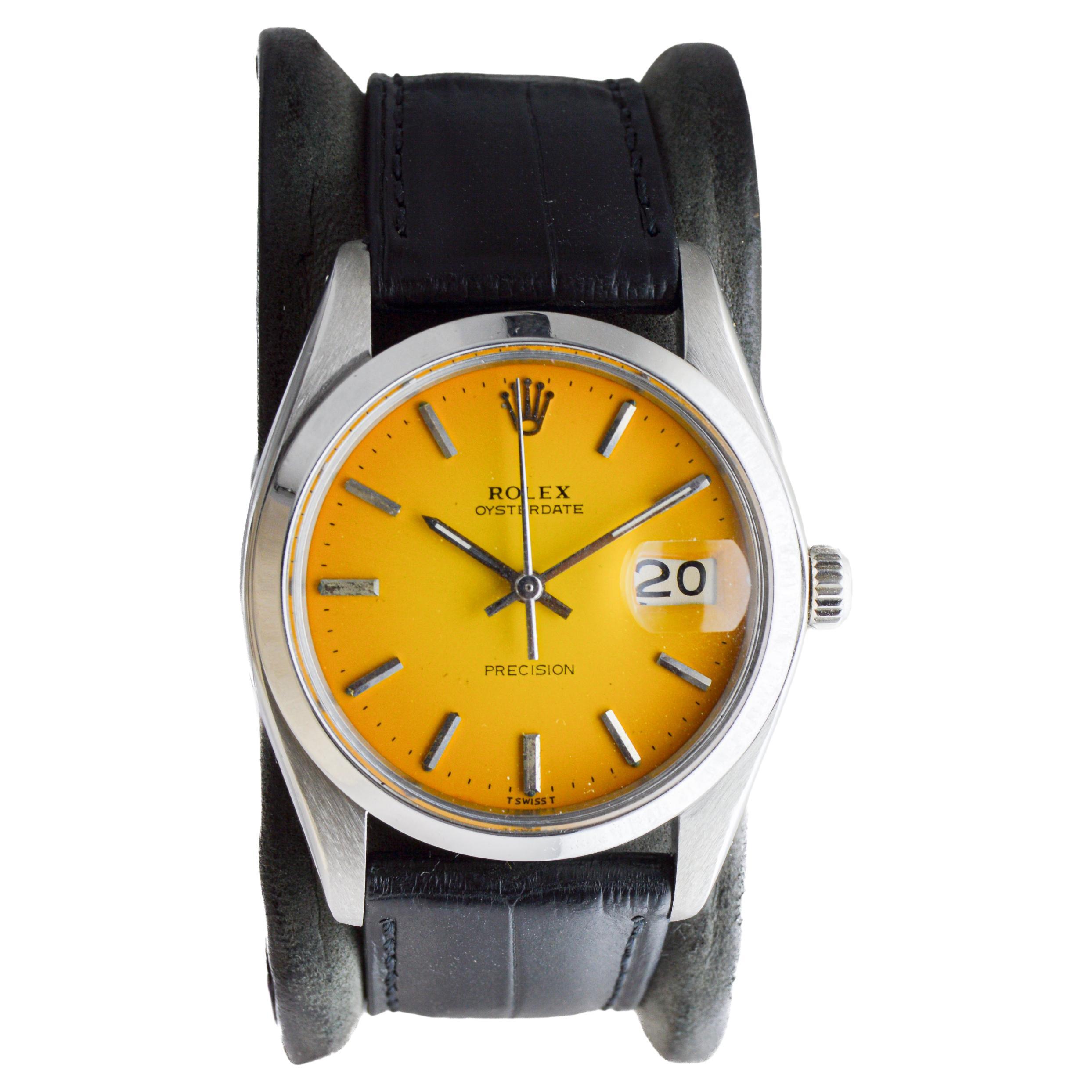 Rolex Oysterdate en acier inoxydable avec rare cadran jaune à vignettes, circa 1970 Excellent état - En vente à Long Beach, CA