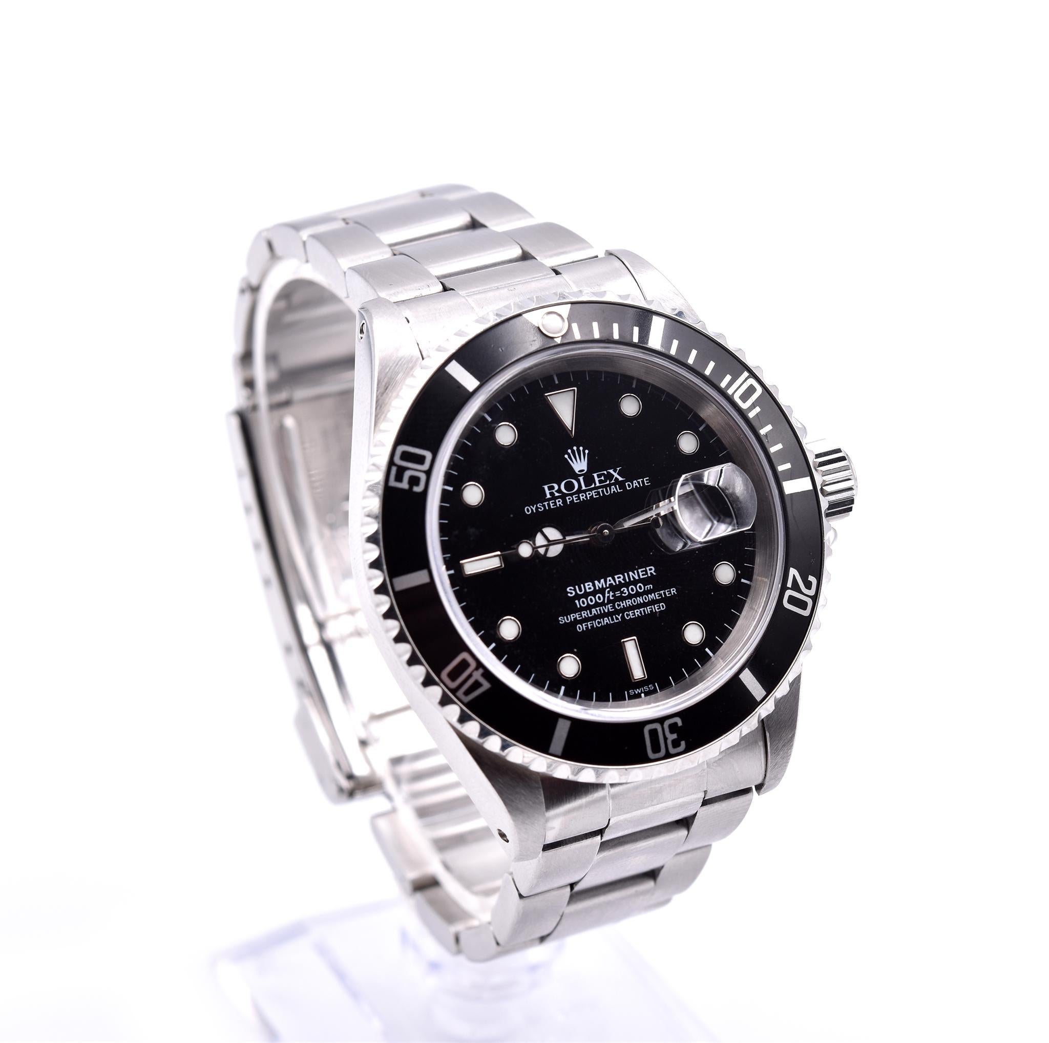 Movement: automatic
Function: hours, minutes, seconds, date
Case: round 40mm stainless steel case, stainless steel black uni-directional dive bezel, screw-down crown, scratch resistant sapphire crystal, waterproof to 300 meters
Band: stainless steel