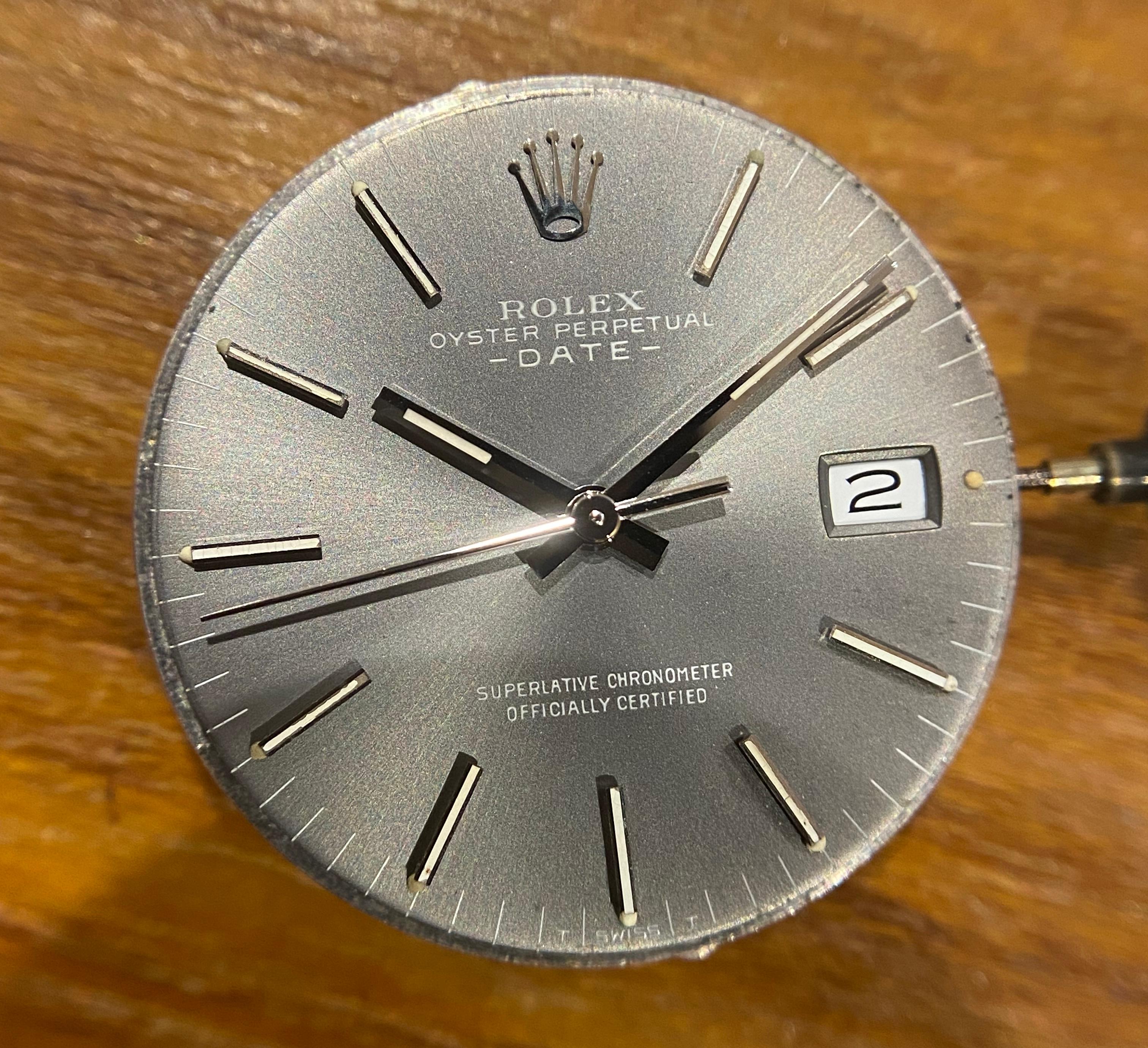 Rolex Steel 34mm Oyster Perpetual Date Grey Dial 1500 Automatic Watch, 1969 In Good Condition For Sale In Central & Western District, HK