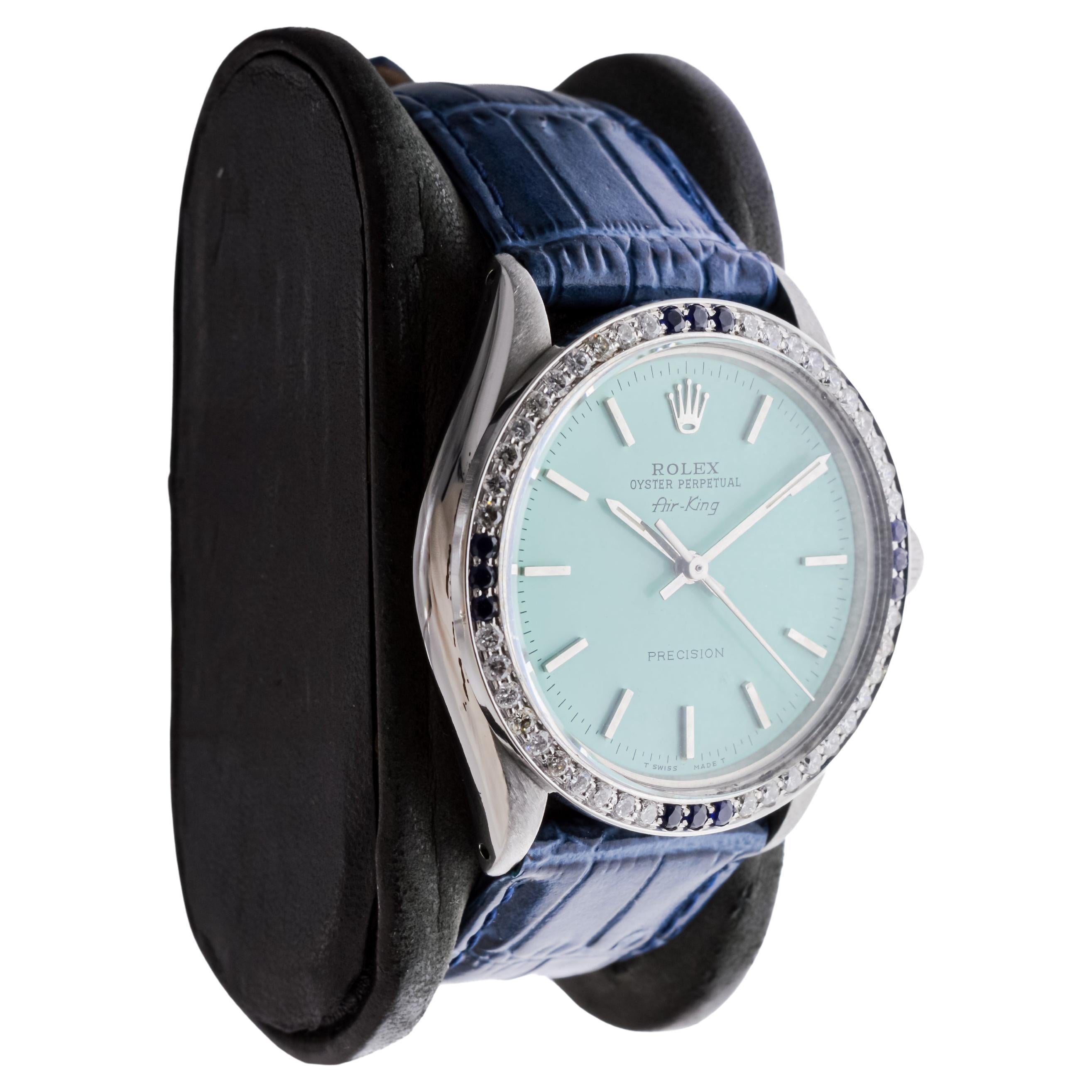 USINE / MAISON : Compagnie des montres Rolex
STYLE / RÉFÉRENCE : Air King / Référence 5500
METAL / MATERIAL : Acier inoxydable et lunette en diamant et saphir
CIRCA / ANNÉE : années 1970
DIMENSIONS / TAILLE : Longueur 40mm X Diamètre 34mm
MOUVEMENT