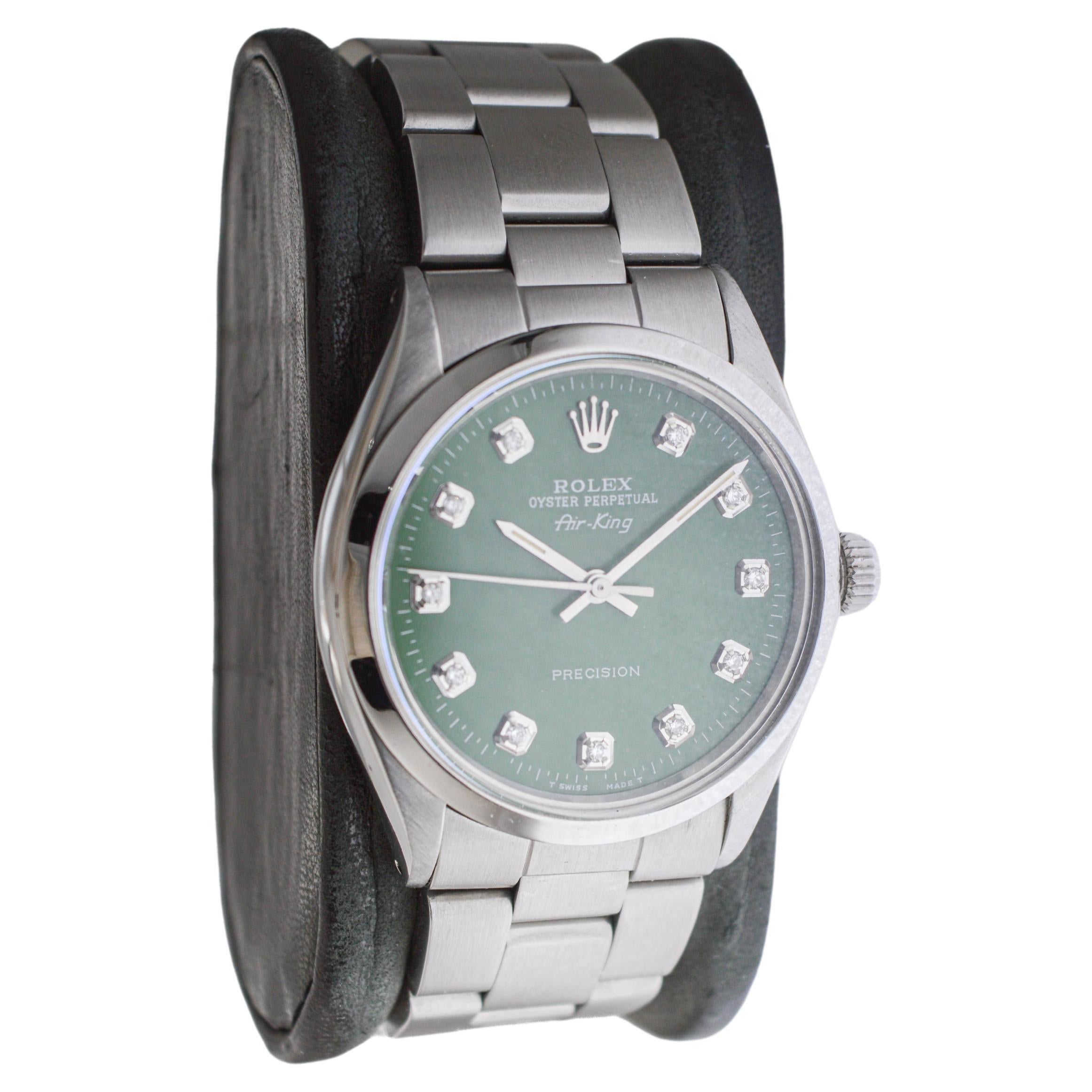 USINE / MAISON : Compagnie des montres Rolex
STYLE / RÉFÉRENCE : Air-King / Référence 5500/1002
METAL / MATERIAL : Acier inoxydable
CIRCA / ANNÉE : années 1970
DIMENSIONS / TAILLE : Longueur 38mm X Diamètre 34mm
MOUVEMENT / CALIBRE : Remontage