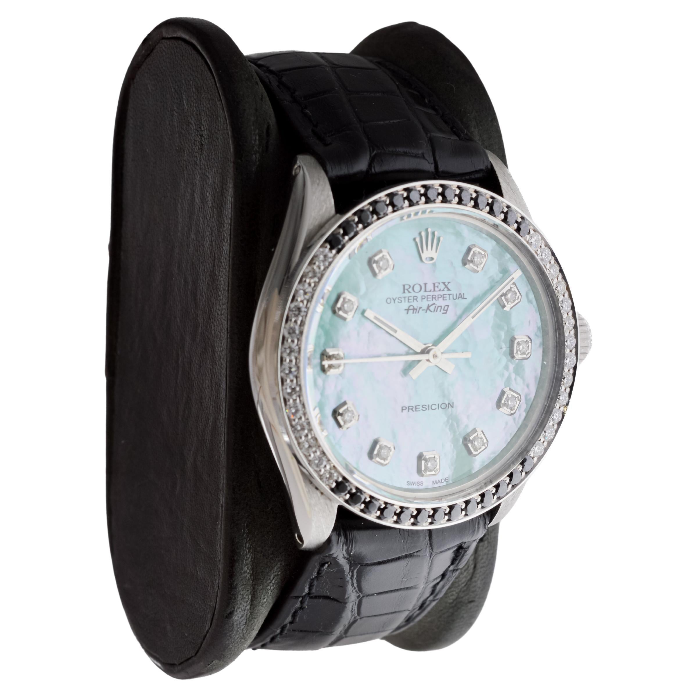 USINE / MAISON : Compagnie des montres Rolex
STYLE / RÉFÉRENCE : Air King / Référence 5500 / 1002
METAL / MATERIAL : Acier inoxydable
CIRCA / ANNEE : Années 1980
DIMENSIONS / TAILLE : Longueur 40mm X Diamètre 35mm
MOUVEMENT / CALIBRE : Remontage