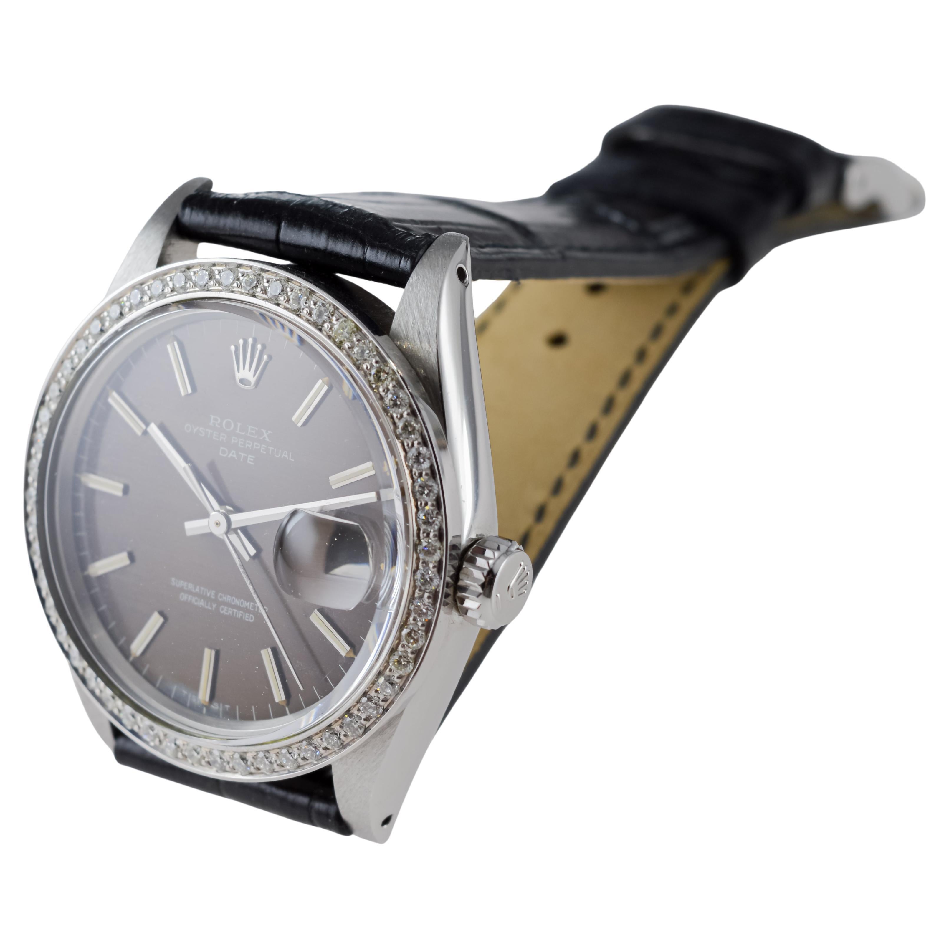 Rolex modello data in acciaio con raro quadrante nero, anni '60 circa, con ghiera personalizzata in vendita 8
