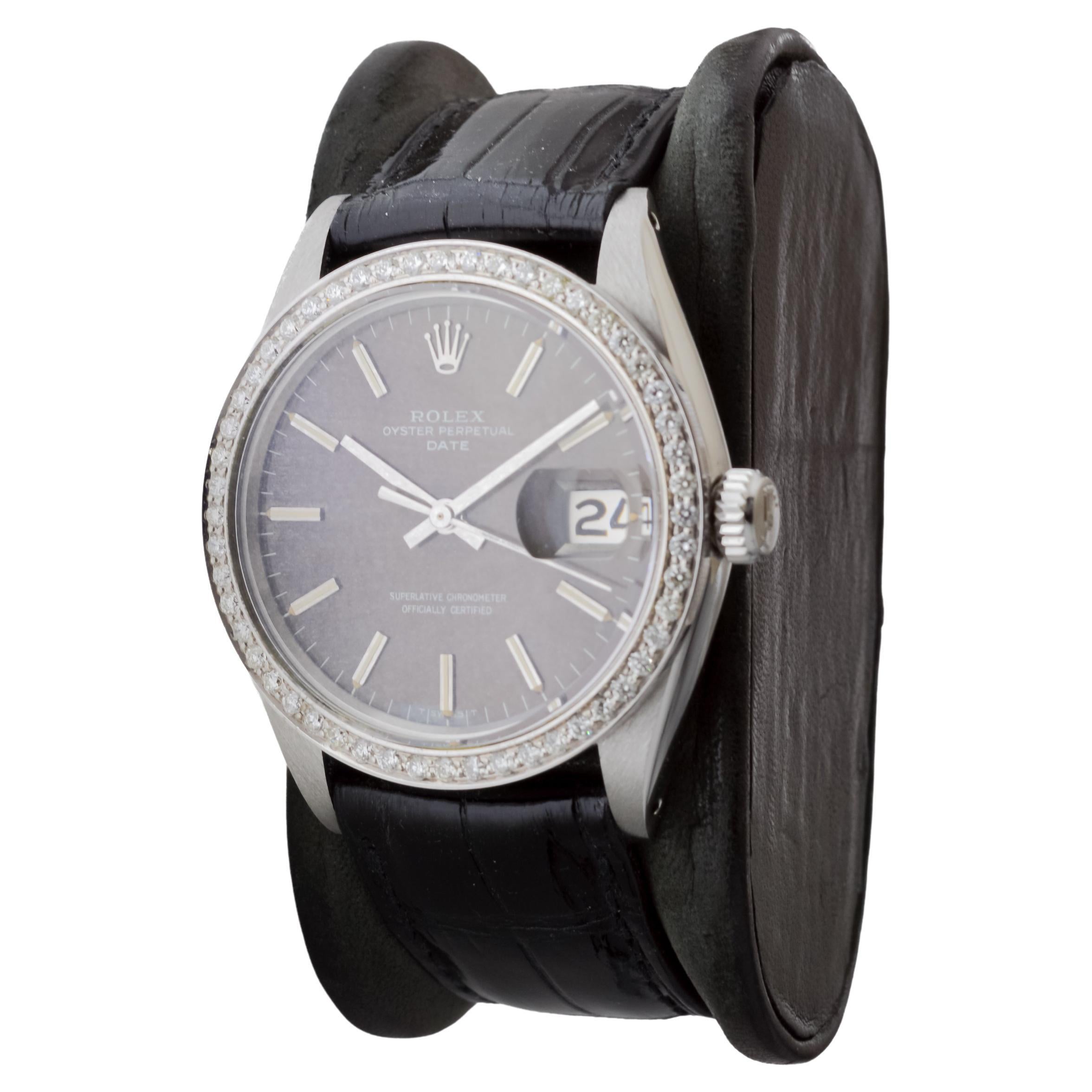 Rolex modello data in acciaio con raro quadrante nero, anni '60 circa, con ghiera personalizzata in vendita 1