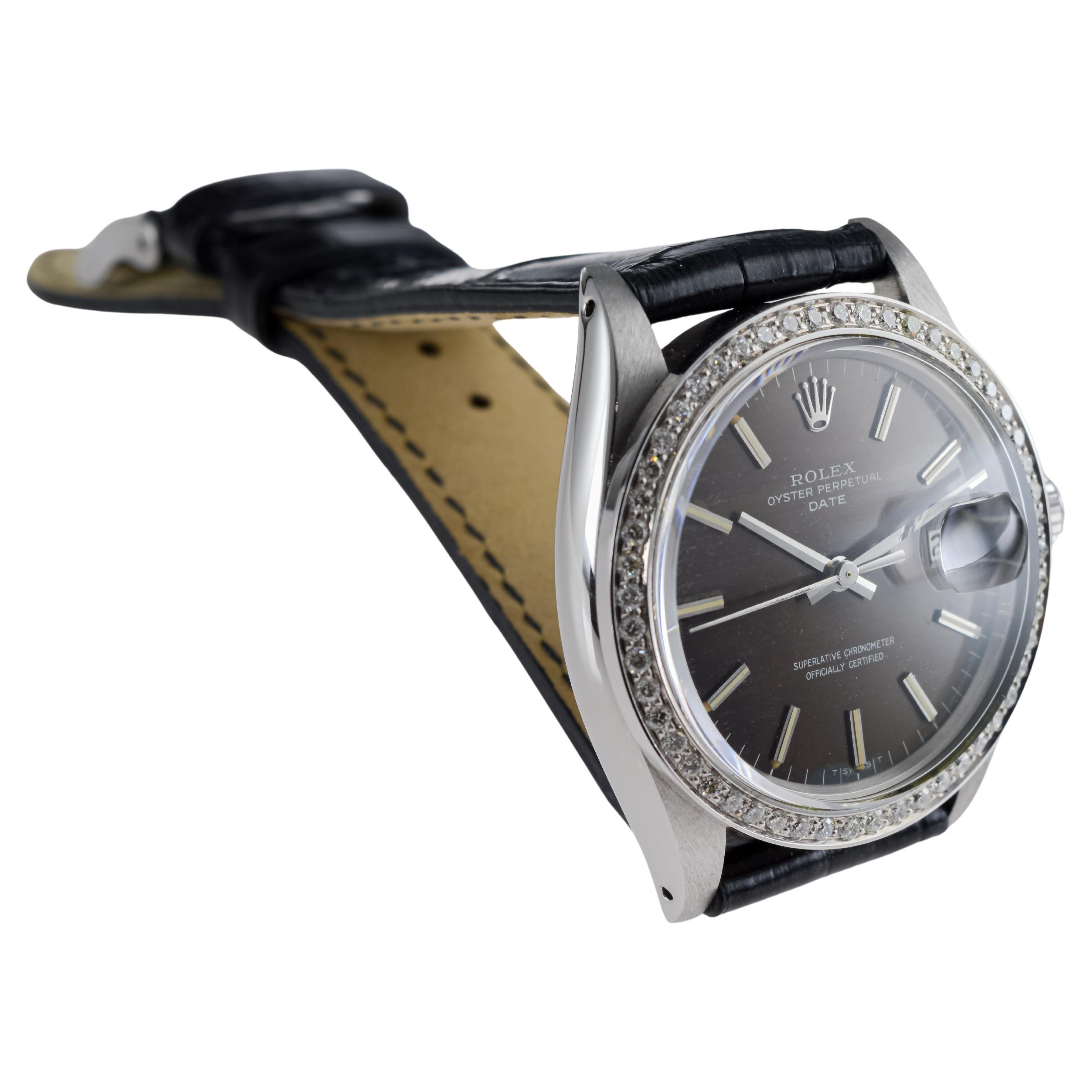 Rolex modello data in acciaio con raro quadrante nero, anni '60 circa, con ghiera personalizzata in vendita 4