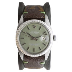 Rolex Datejust aus Stahl mit individuellem Vuitton-Armband und salbeigrünem Zifferblatt 1960er Jahre