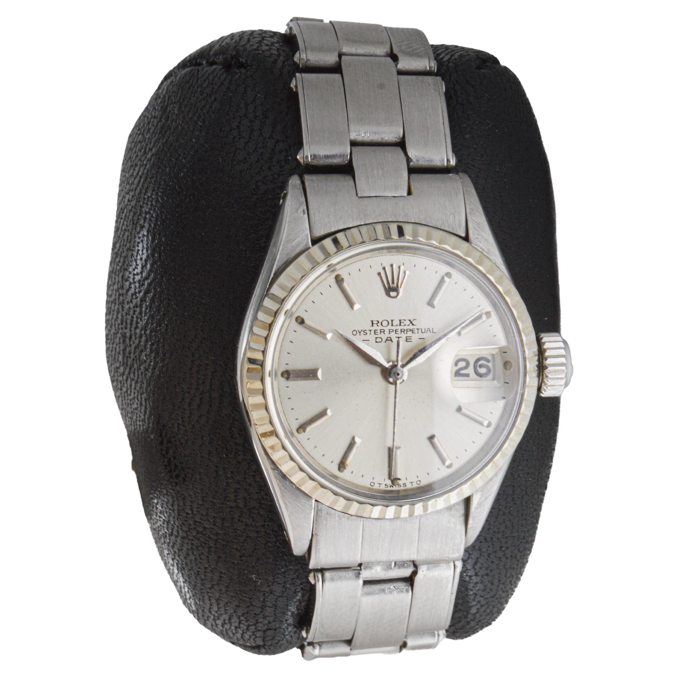 Rolex Oyster Perpetual Date avec cadran argenté d'origine d'usine
