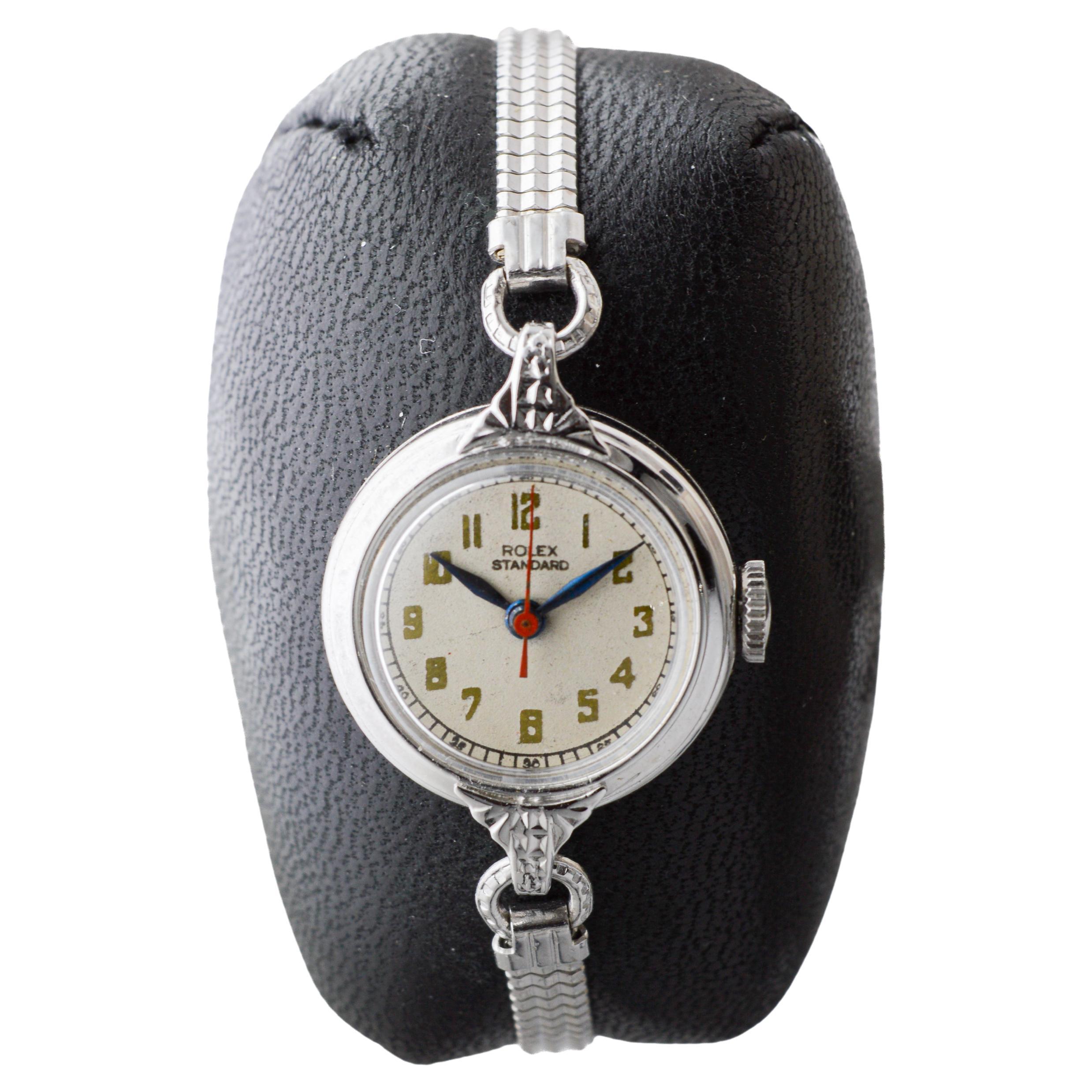 Rolex Steel Ladies Watch with Original Dial from 1940's In Excellent Condition For Sale In Long Beach, CA