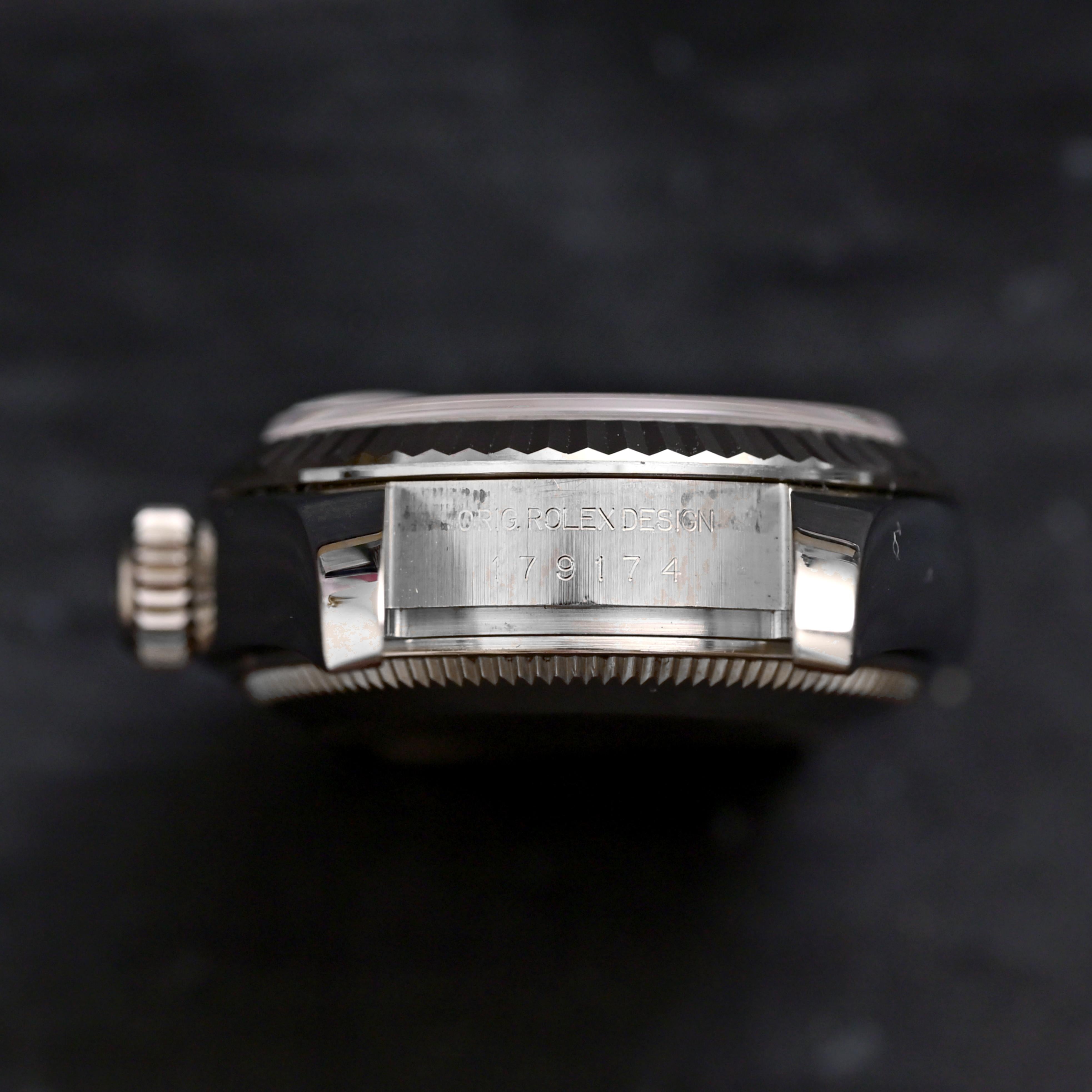 Marque : Rolex
Modèle : 179174
Année : Série aléatoire
Numéro de série : 70XXXXXX
Référence : OT2653

Boîtier : 26mm de diamètre sans couronne ; Montre des signes d'usure avec un léger polissage de l'ancien boîtier ; le fond du boîtier est