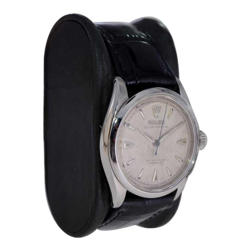 Movimiento de acero con fondo de burbuja de la serie tardía de Rolex con esfera original de 1951 Modernista en venta