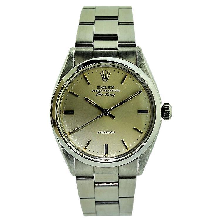 FACTORY / HOUSE: Rolex Watch Company
STYLE / REFERENCE: Air King / Reference 5500
METAL / MATERIAL: Stainless steel
CIRCA / YEAR: 1978 / 1979
DIMENSIONS / SIZE: Length 40mm X Diameter 34mm
MOVEMENT / CALIBER: Perpetual Winding / 26 Jewels 
DIAL /