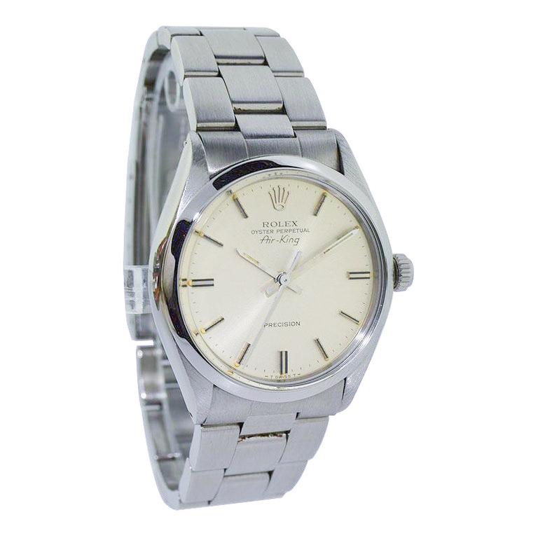 FACTORY / HOUSE: Rolex Watch Company
STYLE / REFERENCE: Air King / Reference 5500
METAL / MATERIAL: Stainless steel
CIRCA / YEAR: 1978 / 1979
DIMENSIONS / SIZE: Length 40mm X Diameter 34mm
MOVEMENT / CALIBER: 26 Jewels 
DIAL / HANDS: Silvered with