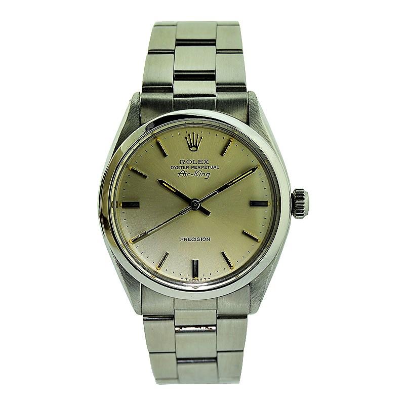 FACTORY / HOUSE: Rolex Watch Company
STYLE / REFERENCE: Air King / Reference 5500
METAL / MATERIAL: Stainless steel
CIRCA / YEAR: 1979 / 1980
DIMENSIONS / SIZE: Length 40mm X Diameter 35mm
MOVEMENT / CALIBER: 26 Jewels / Caliber 1520
DIAL / HANDS: