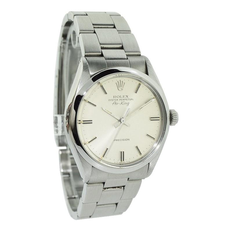 FACTORY / HOUSE: Rolex Watch Company
STYLE / REFERENCE: Air King / Reference 5500
METAL / MATERIAL: Stainless steel
CIRCA / YEAR: Late 1970's
DIMENSIONS / SIZE: Length 40mm X Diameter 35mm
MOVEMENT / CALIBER: 26 Jewels / Caliber 1520
DIAL / HANDS: