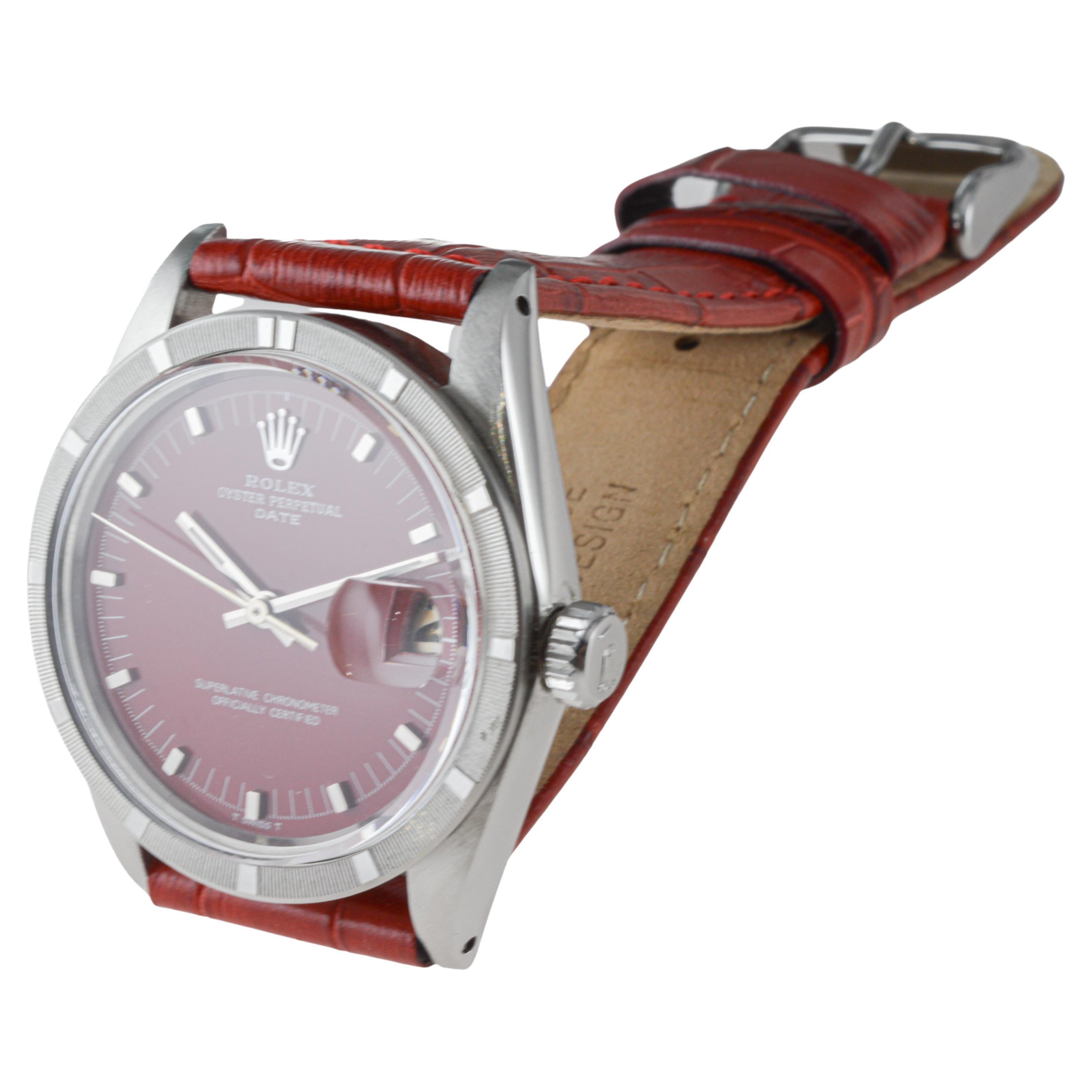 Rolex Oyster Perpetual Date avec cadran rouge personnalisé et lunette tournée par moteur en vente 6