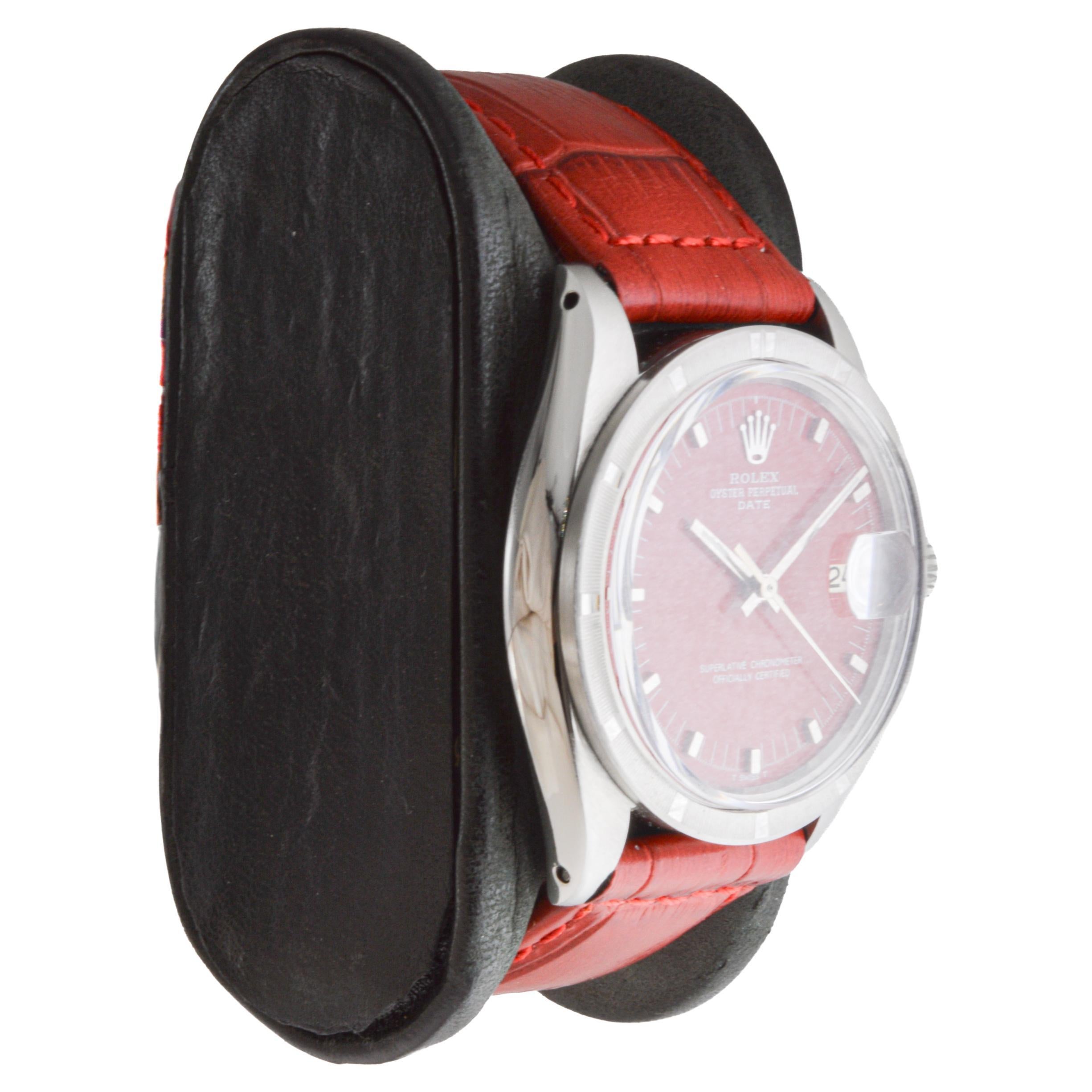 USINE / MAISON : Compagnie des montres Rolex
STYLE / RÉFÉRENCE : Oyster Perpetual Date / Référence 1501
METAL / MATERIAL : Acier inoxydable
CIRCA / ANNÉE : 
DIMENSIONS / TAILLE : Longueur 42mm X Diamètre 35mm
MOUVEMENT / CALIBRE : Remontage