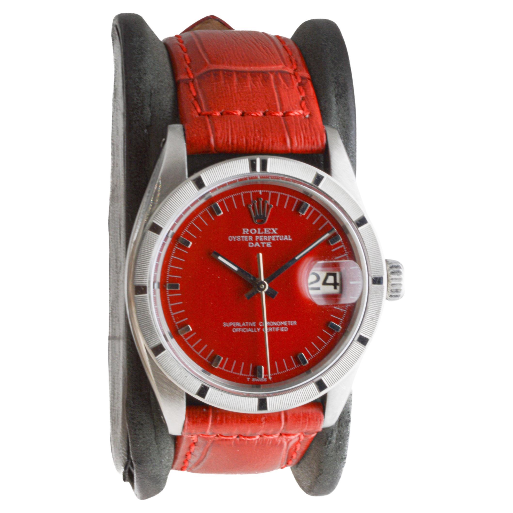 Rolex Oyster Perpetual Date avec cadran rouge personnalisé et lunette tournée par moteur Excellent état - En vente à Long Beach, CA
