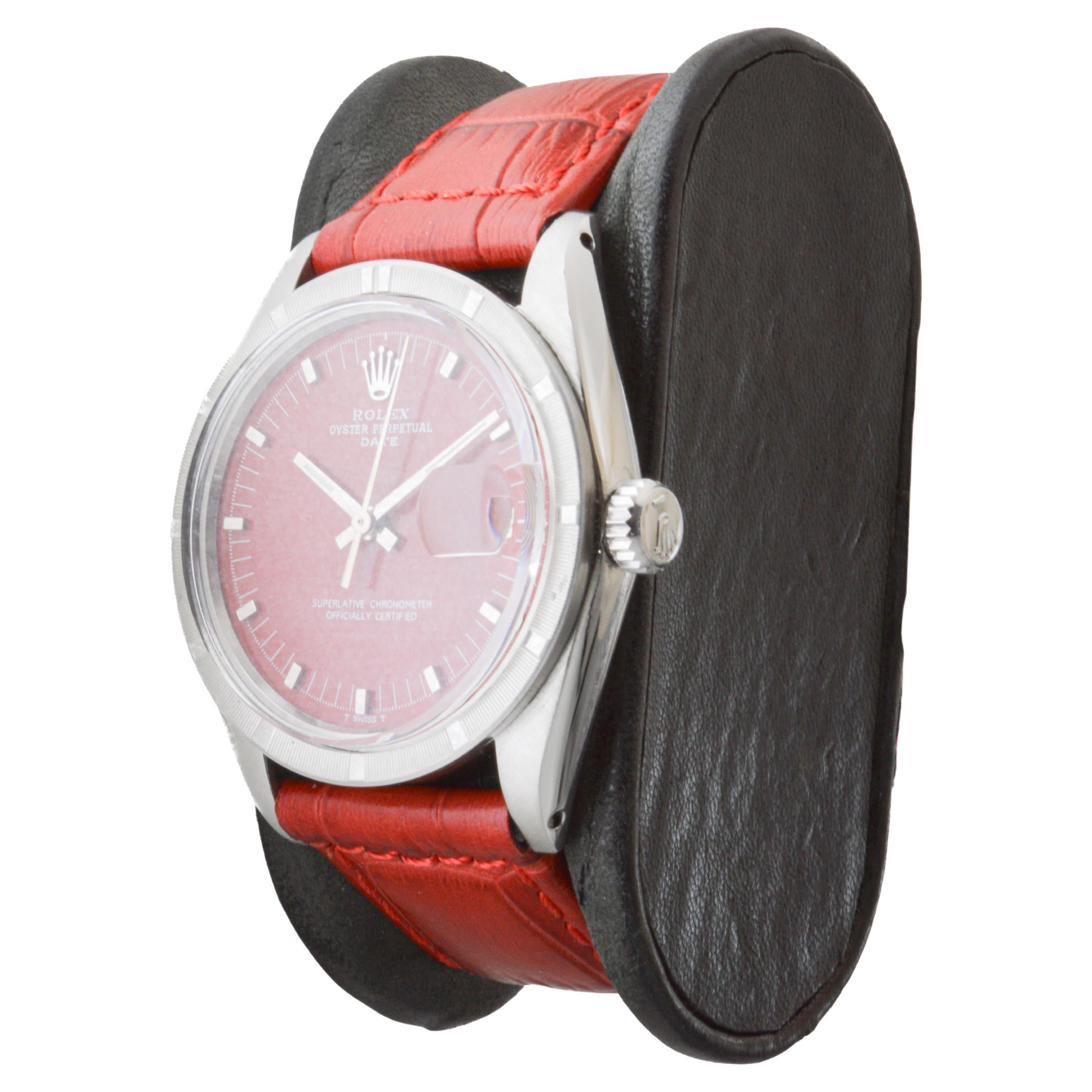 Rolex Oyster Perpetual Date avec cadran rouge personnalisé et lunette tournée par moteur en vente 1