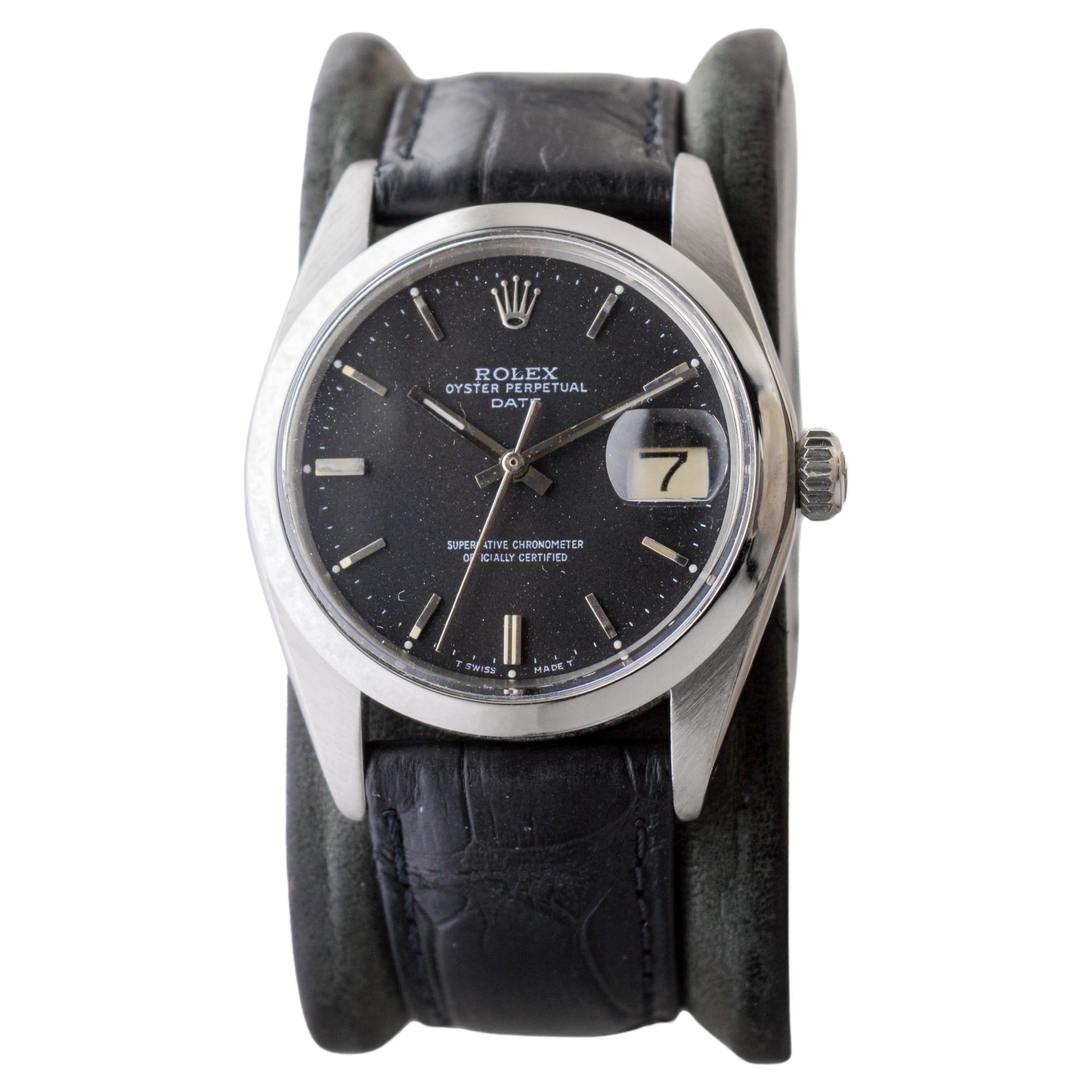 Rolex Steel Oyster Perpetual Date avec rare cadran noir impeccable circa, 1970's en vente