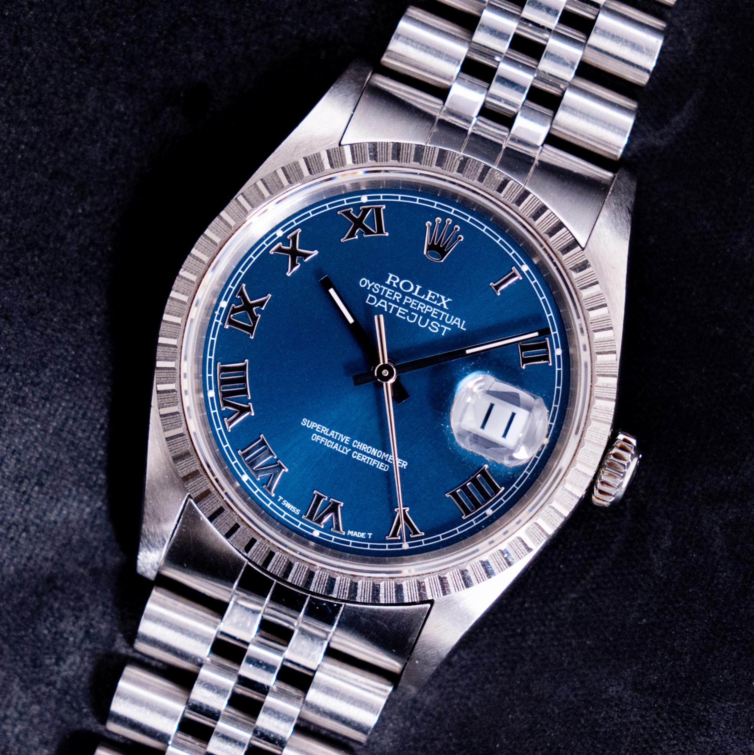 Rolex Steel Oyster Perpetual Datejust Blue Roman Dial 16220 Watch w/ Paper, 1993 In Good Condition For Sale In Central & Western District, HK