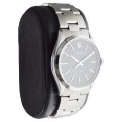 Rolex Oyster Perpetual en acier avec un cadran noir rare, datant approximativement des années 1960