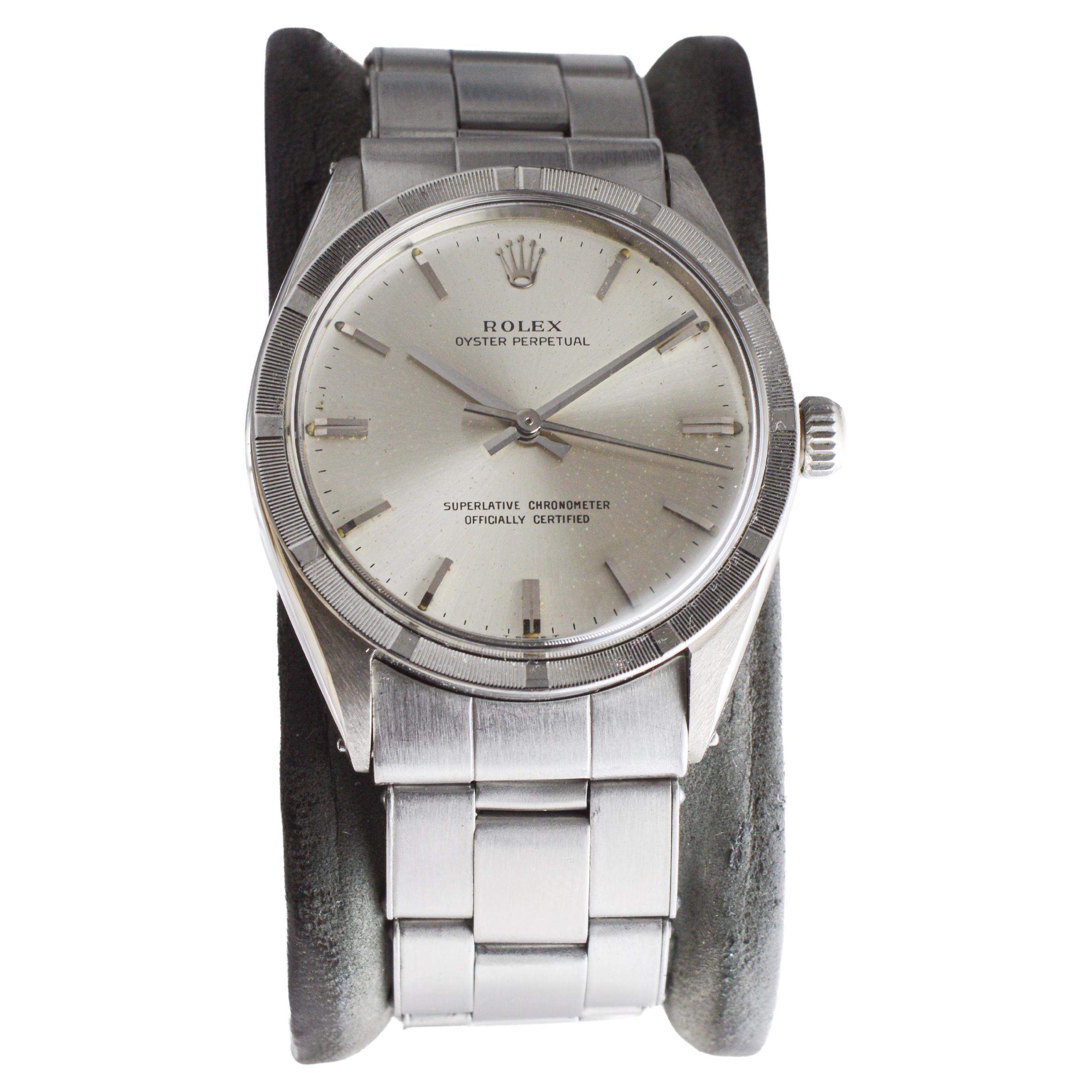 Rolex Steel Oyster Perpetual with Rare Engine Turned Bezel circa, 1960's im Zustand „Hervorragend“ im Angebot in Long Beach, CA