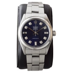 Rolex Oyster in acciaio con quadrante blu navy personalizzato e indici con diamanti a baguette