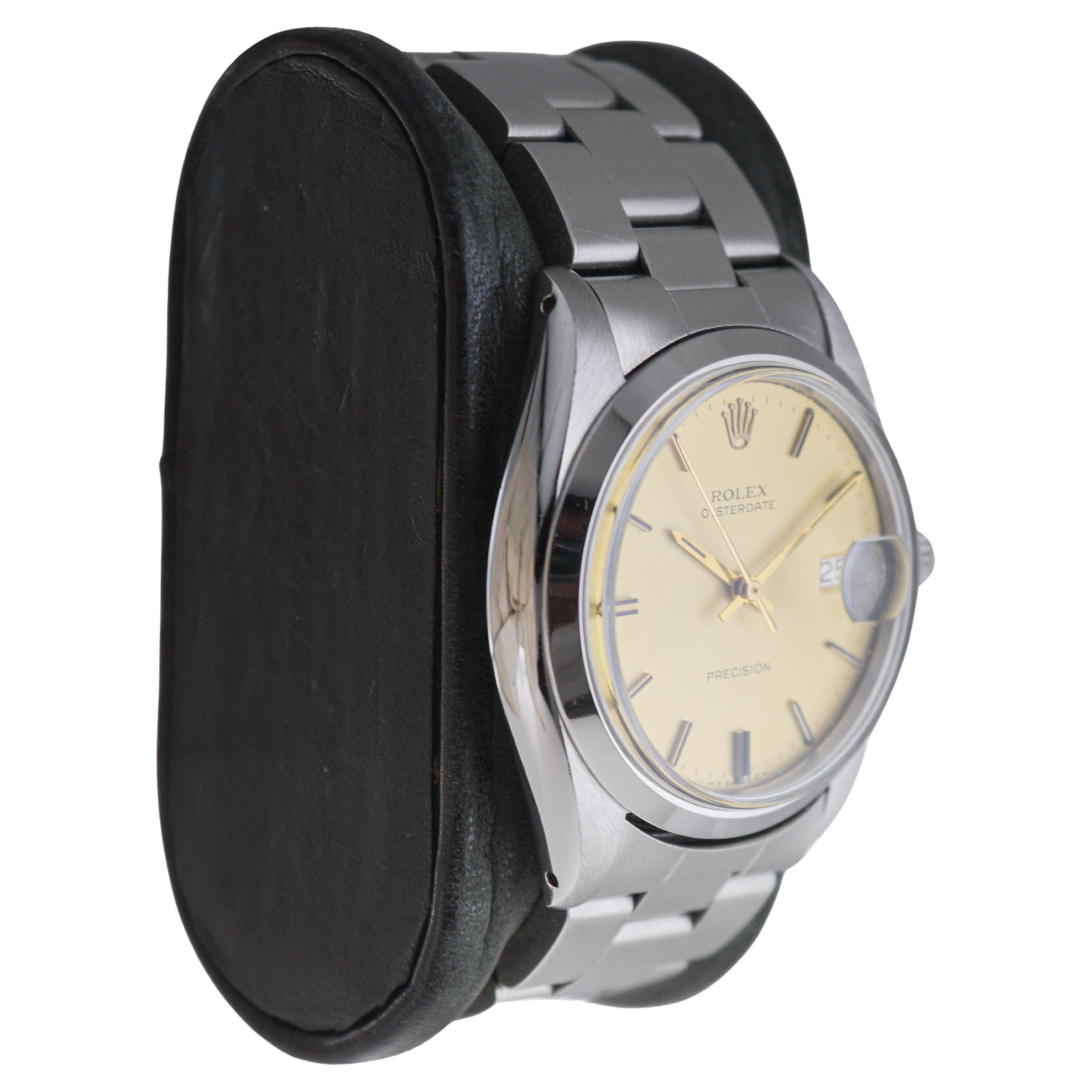 FÁBRICA / CASA: Rolex Watch Company
ESTILO / REFERENCIA: Oysterdate / Referencia 6694
METAL / MATERIAL: Acero inoxidable
CIRCA / AÑO: 1960's
DIMENSIONES / TAMAÑO: Longitud 42mm X Diámetro 35mm
MOVIMIENTO / CALIBRE: cuerda manual / 17 rubíes /