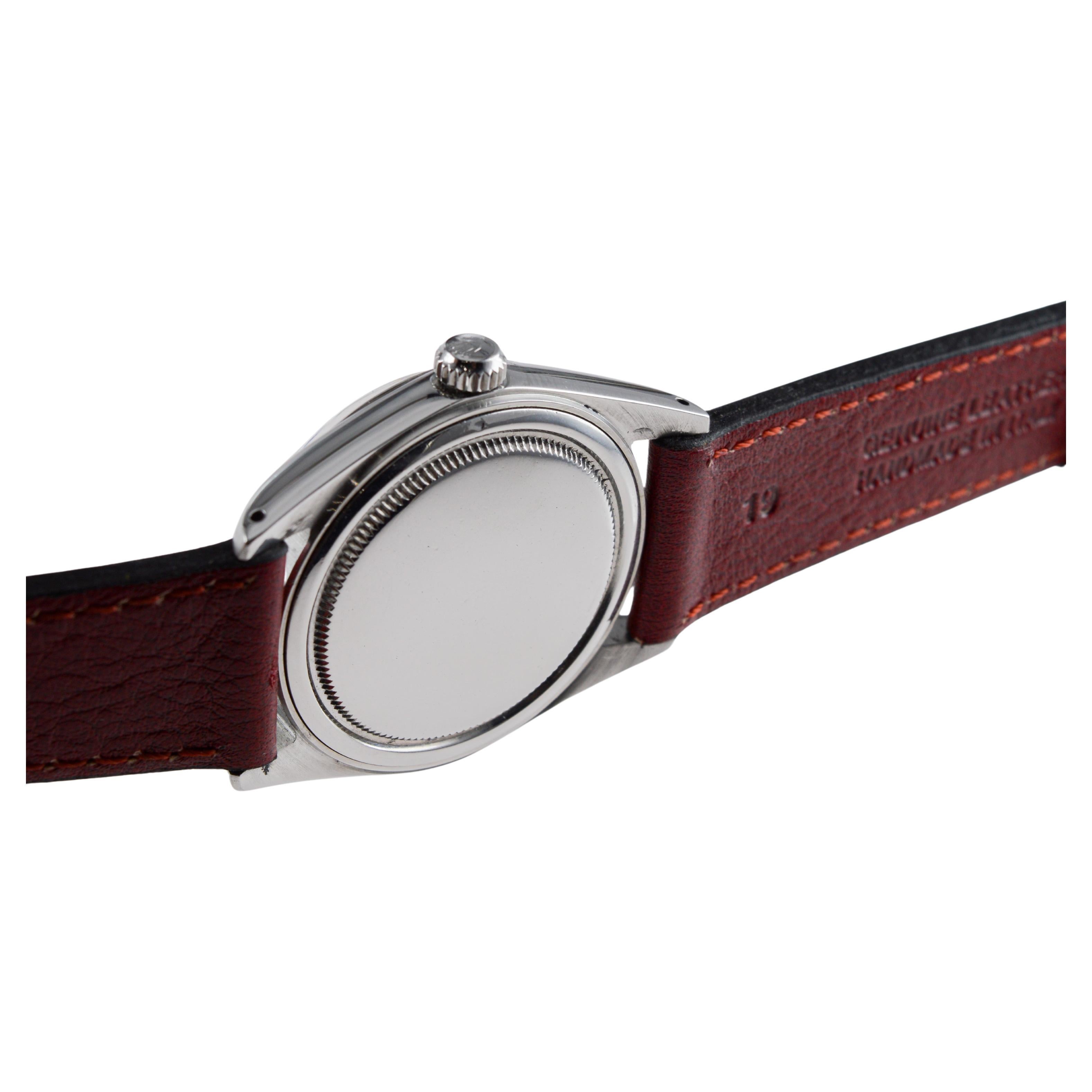 Rolex Oysterdate en acier avec cadran rouge unique circa, 1970's en vente 6