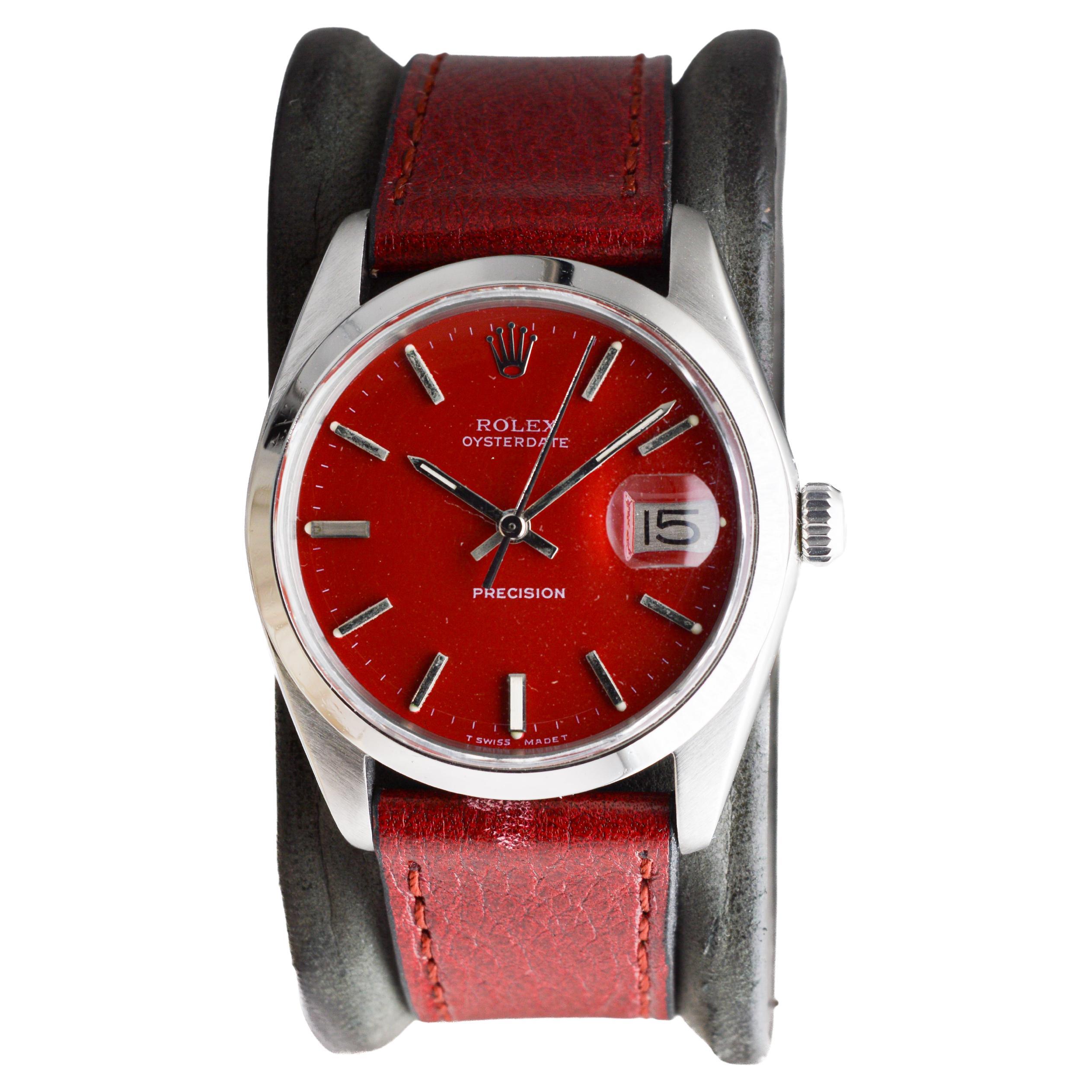 Rolex Oysterdate en acier avec cadran rouge unique circa, 1970's Unisexe en vente