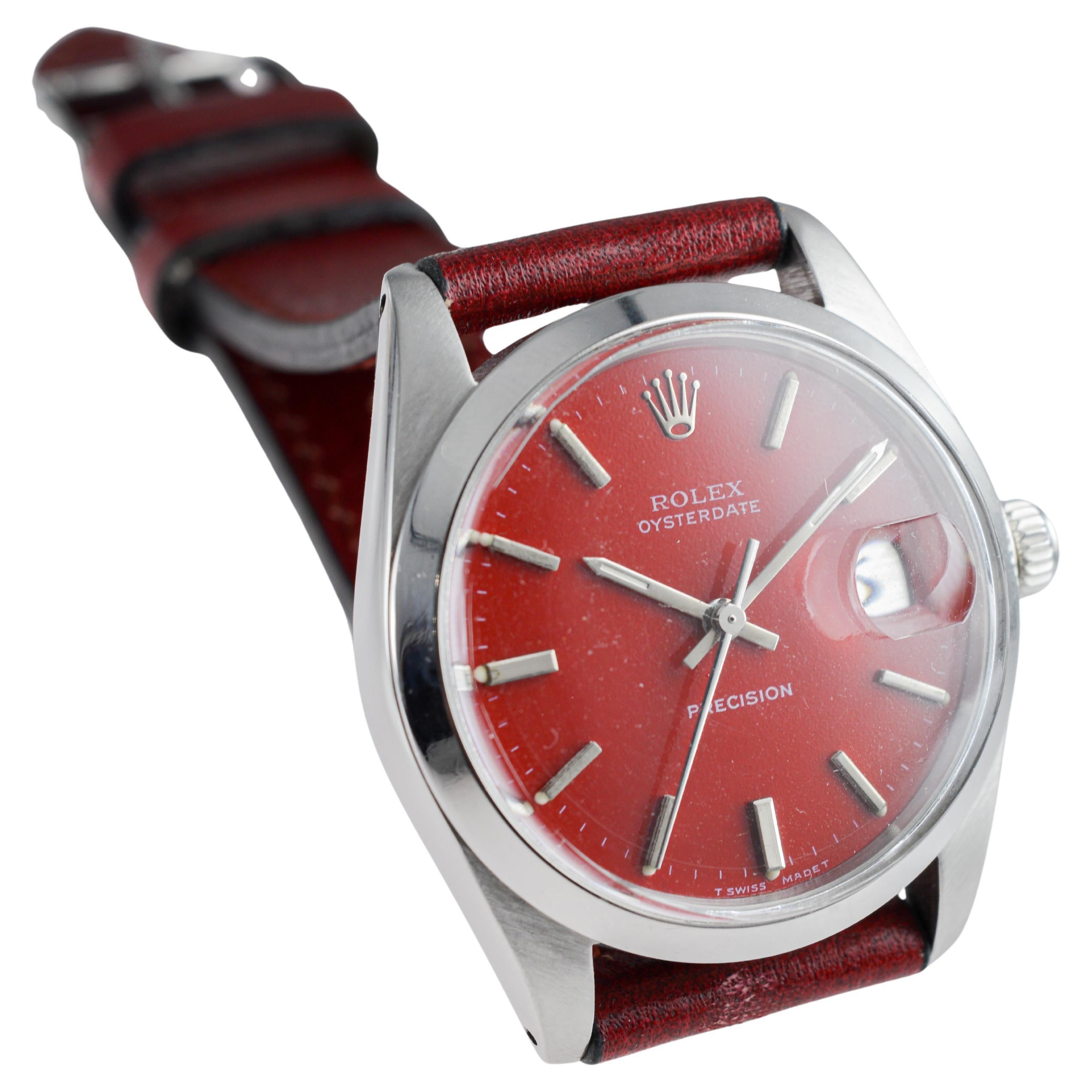 Rolex Oysterdate en acier avec cadran rouge unique circa, 1970's en vente 3
