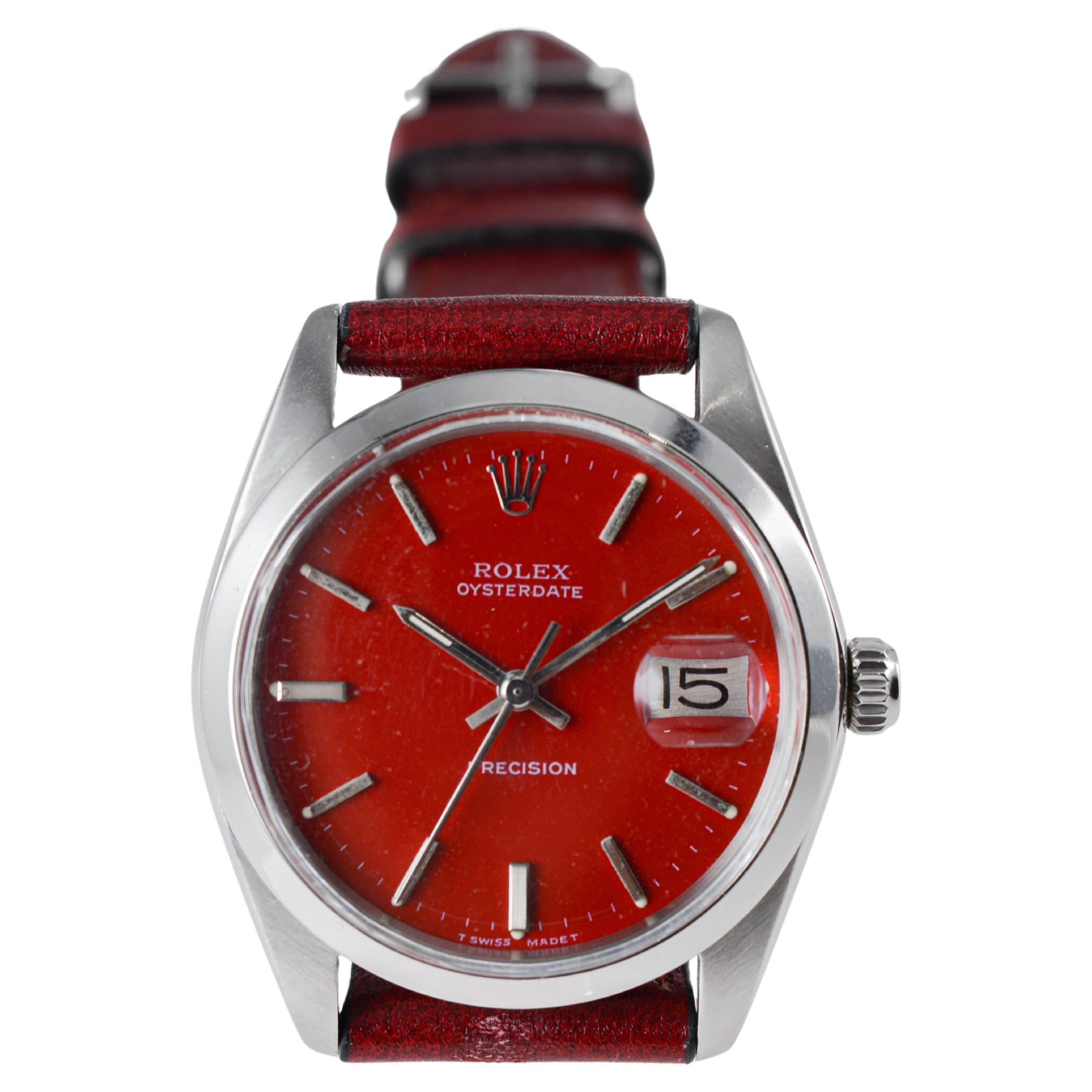 Rolex Oysterdate en acier avec cadran rouge unique circa, 1970's en vente 4