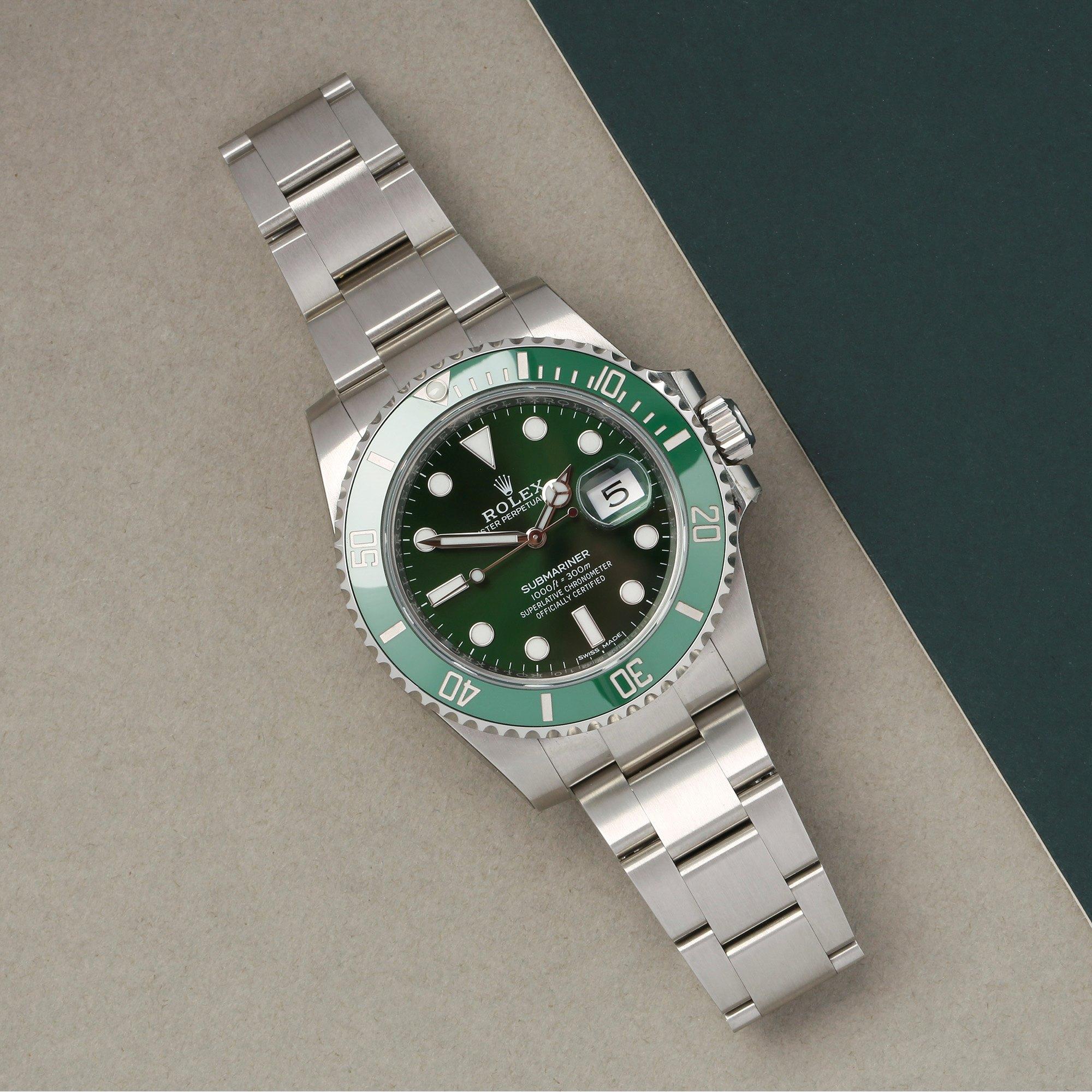 Xupes Reference: COM002773
Manufacturer: Rolex
Model: Submariner
Model Variant: 0
Model Number: 116610LV
Age: 22-12-2017
Gender: Men
Complete With: Rolex Box, Manuals, Guarantee, Hand Tag, Card Holder & Guarantee Card 
Dial: Green Baton
Glass: