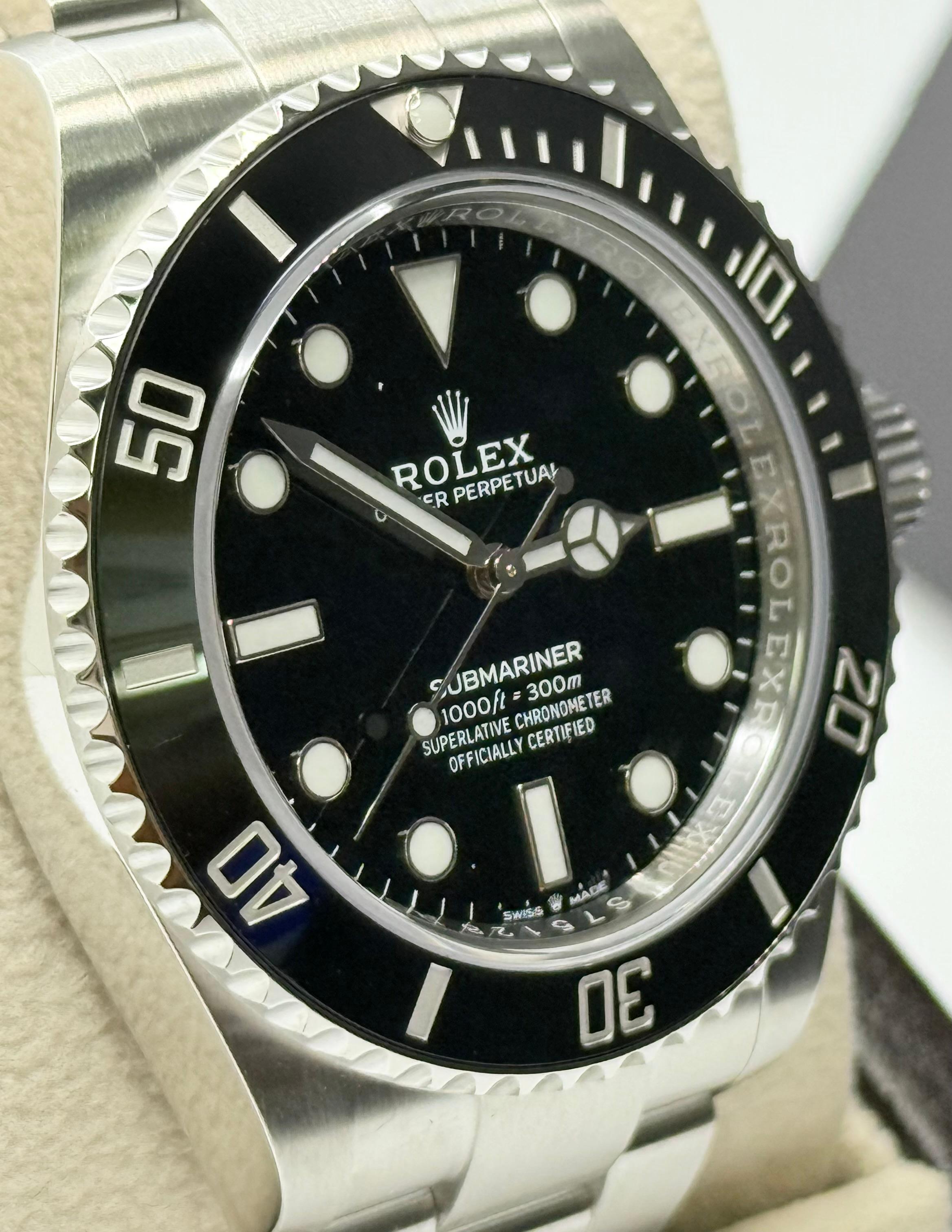 Número de estilo: 124060



De serie: U9S75128



Año: 2022

 

Model No: Rolex Submariner

 

Material de la caja: Acero inoxidable

 

Banda: Acero inoxidable

  

Bisel: Cerámica

  

Esfera: Negra

 

Cara: Cristal de zafiro

 

Tamaño de la