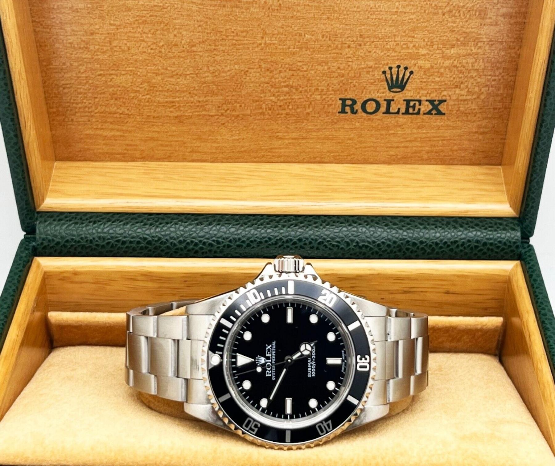 Rolex Submariner 14060 Black Dial Stainless Steel Box Paper 2005 en vente 1
