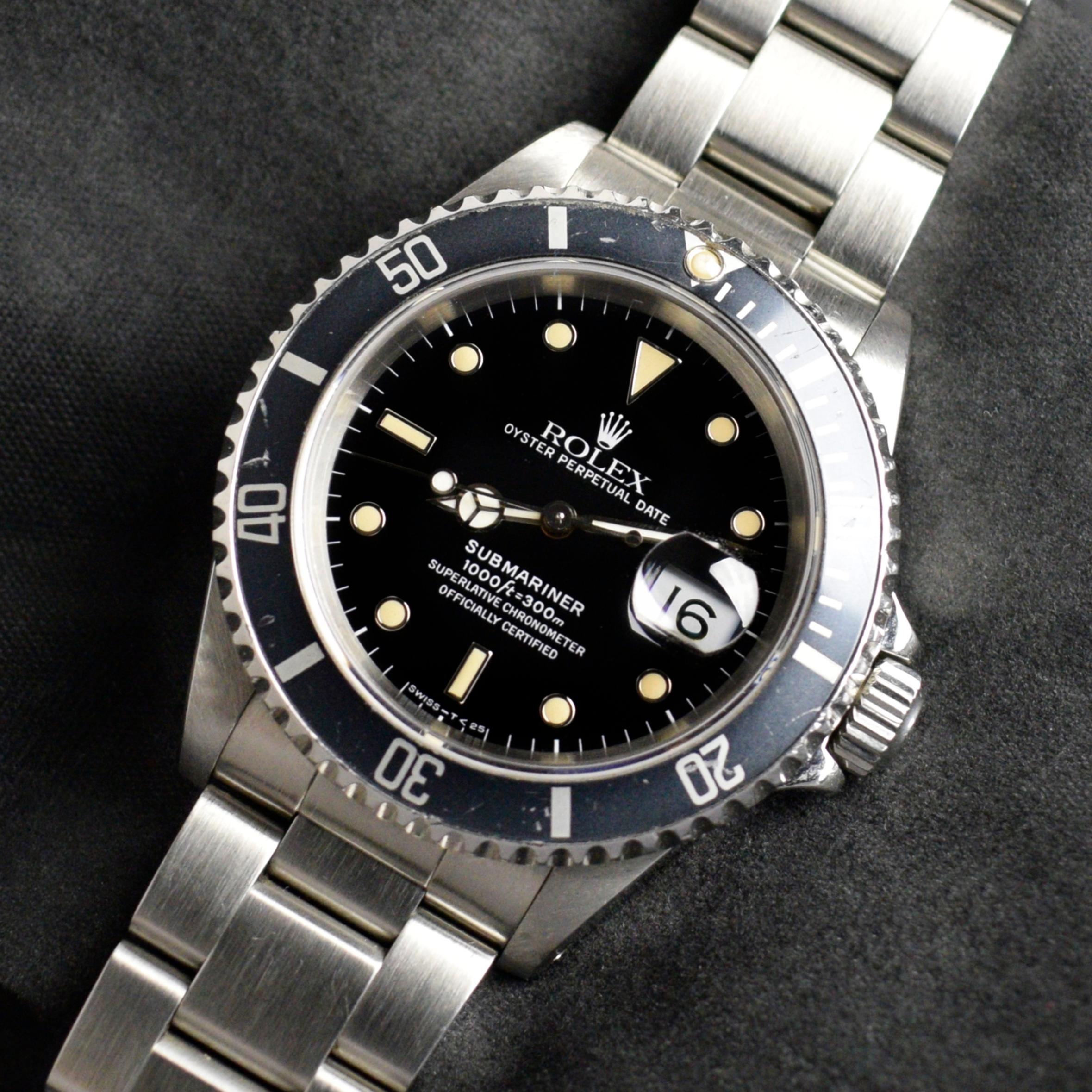 Rolex Submariner 16610 Creamy Date with paper Steel Automatic Watch, 1990 In Good Condition For Sale In Central & Western District, HK