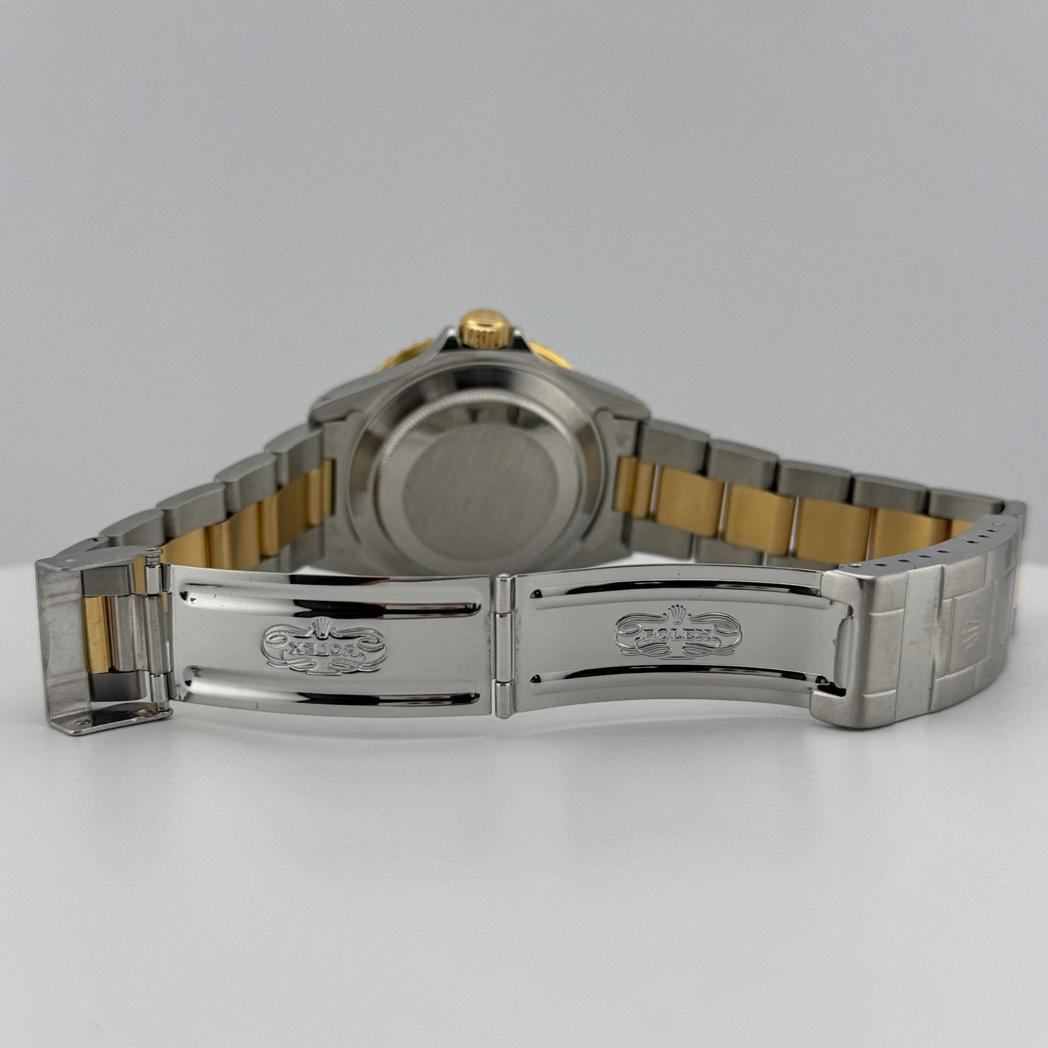 Rolex Submariner 16613 40mm Bleu 18k Gold Stainless Steel Box Paper Service Card en vente 4